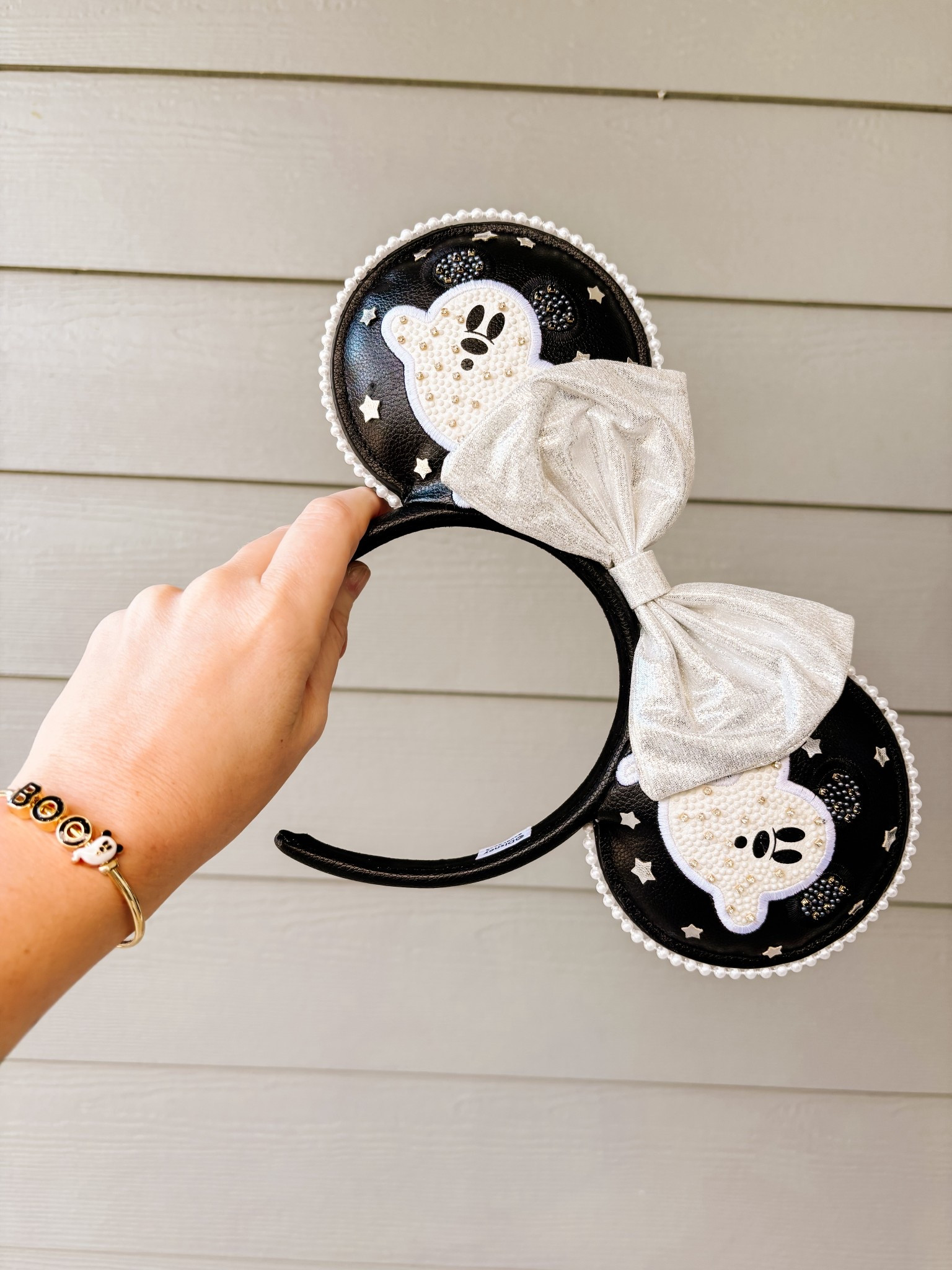 Baublebar is back with another incredible Disney Halloween drop! 

#disneyhalloween #halloween #baublebar 

#LTKStyleTip #LTKFindsUnder50 #LTKSeasonal