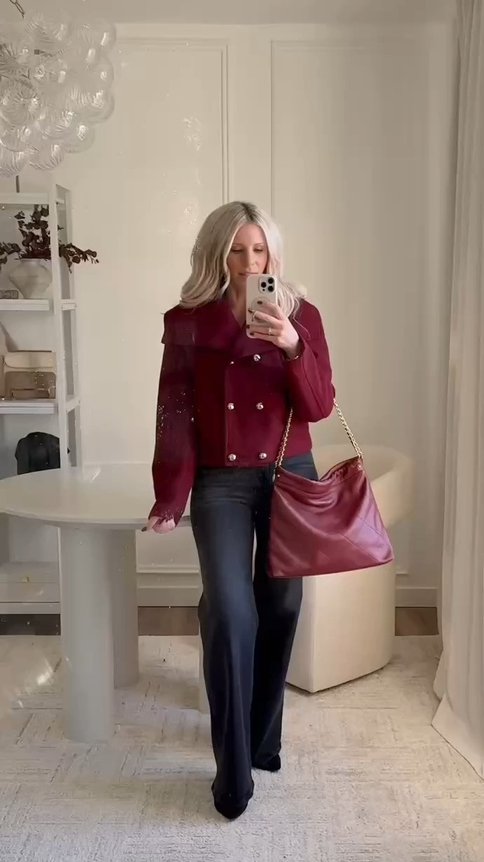 ✨LUXURY OUTERWEAR EDIT · RICH BURGUNDY PEA COAT✨ This rich burgundy pea coat is truly next-level — the color looks designer, the fabric feels expensive, and the brass buttons give it that elevated, polished finish. The oversized collar and cropped length create the most flattering silhouette, and sizing up to a medium makes it perfect for layering over heavier sweaters. If you want a luxe pop of color this season, this is the piece to grab before it’s gone.

#TheHillaryStyle #LuxuryHomeDecor #AmazonFashion #WinterStyle #ChicOuterwear #OldMoneyAesthetic #LuxuryLookForLess #ElevatedEssentials #TimelessWardrobe #ModernClassic #EffortlessElegance #DesignerInspired #BurgundyCoat #AmazonFinds 

 #LTKSeasonal #LTKOver40 #LTKStyleTip
