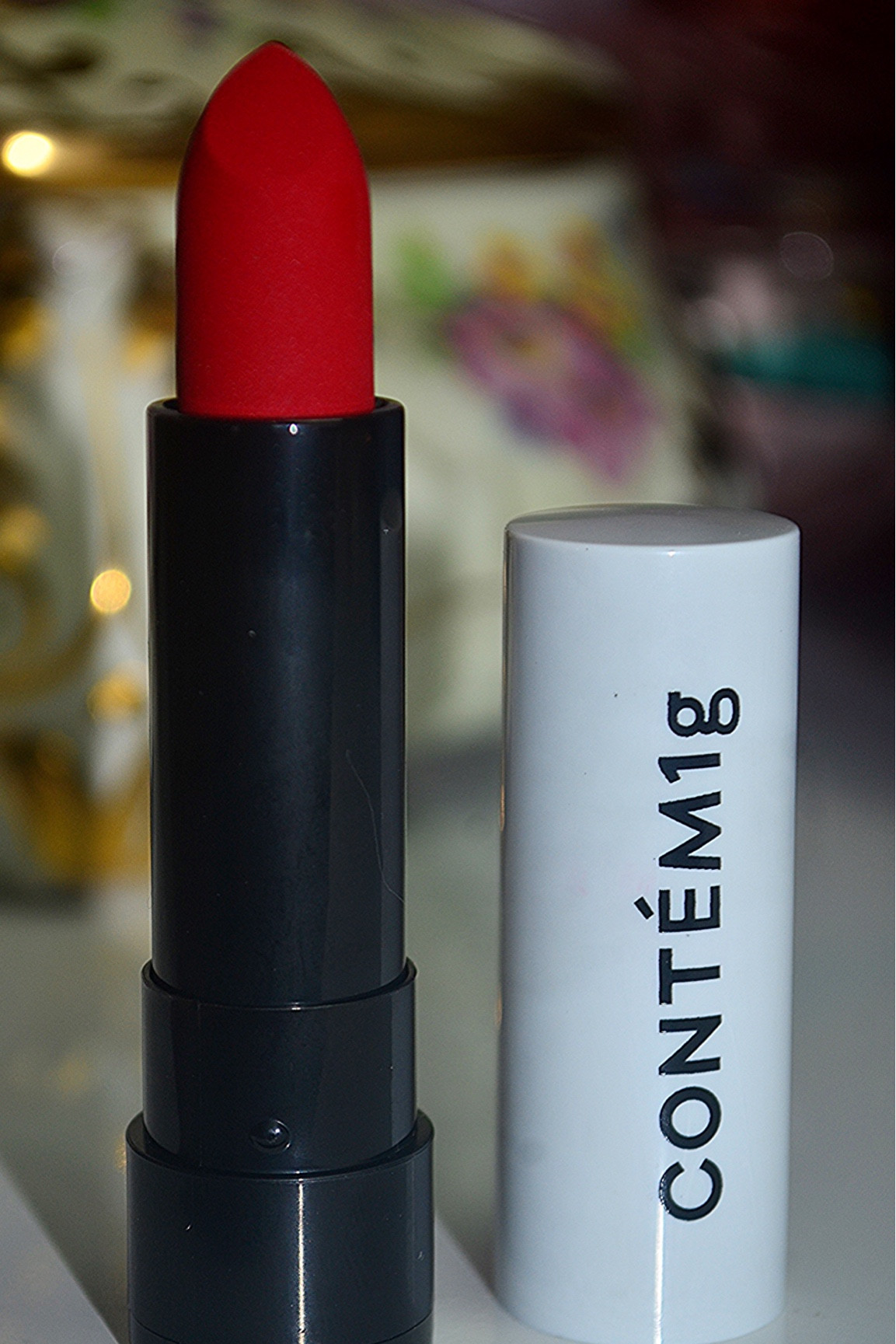 Batom  Velvet Matte na cor Furiosa de Contém 1g

.
#Batomvermelho #contem1g

#LTKbeauty