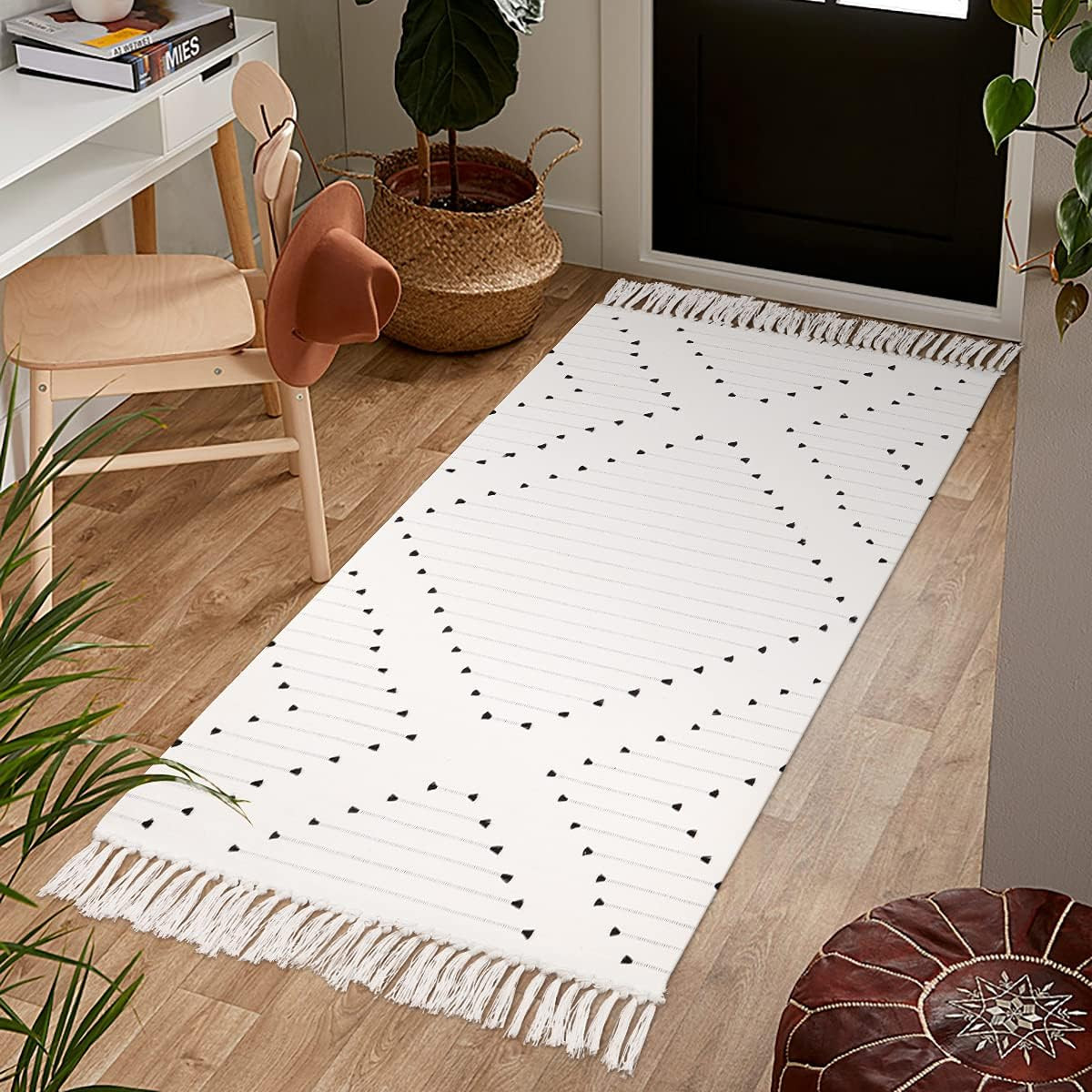 LIVEBOX Boho Runner Rug 2.3' x 5.3' Machine Washable Laundry Area Rug with Tassel Moroccan Woven ... | Amazon (US)