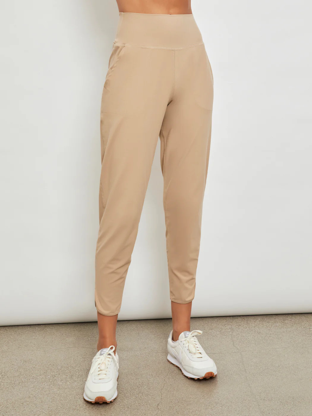 Jogger in Melt - Sandy Tan | Carbon38