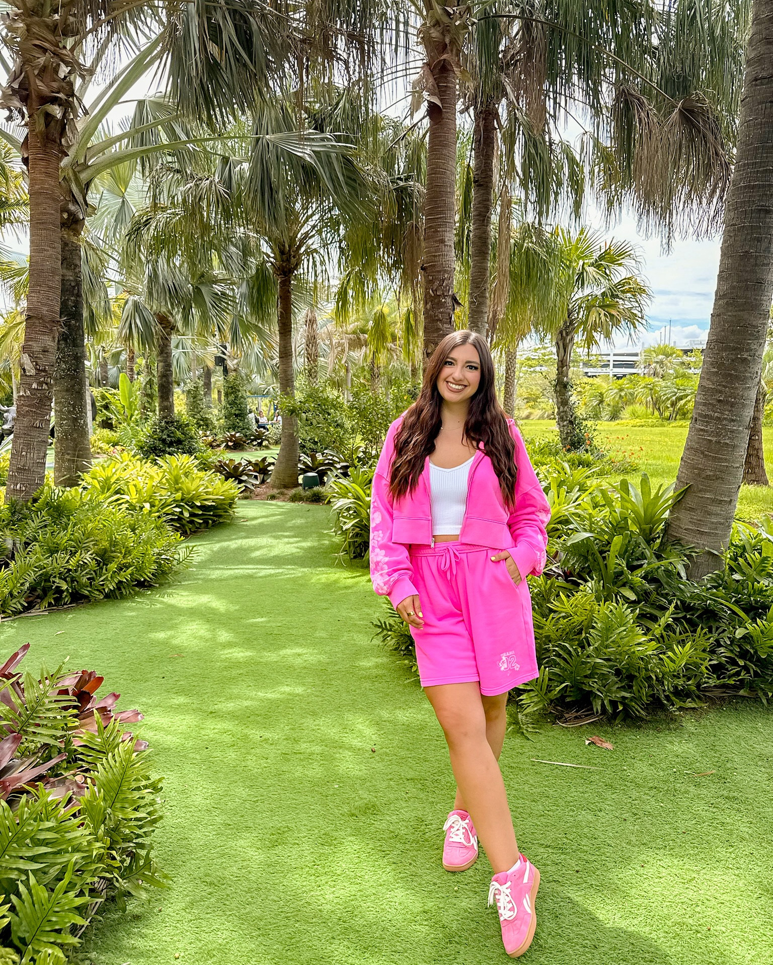 Wearing the cutest pieces from the new @gap x Lilo & Stitch collection 💕

🩷 Sweat set: Medium (in cropped hoodie and shorts) 
🩷 Girls baby tee: XXL (but I could have ended up sizing down a little more)
🩷 Hoodie: Large (for that oversized feel)

#howyouweargap #GapPartner #GapxLiloAndStitch 