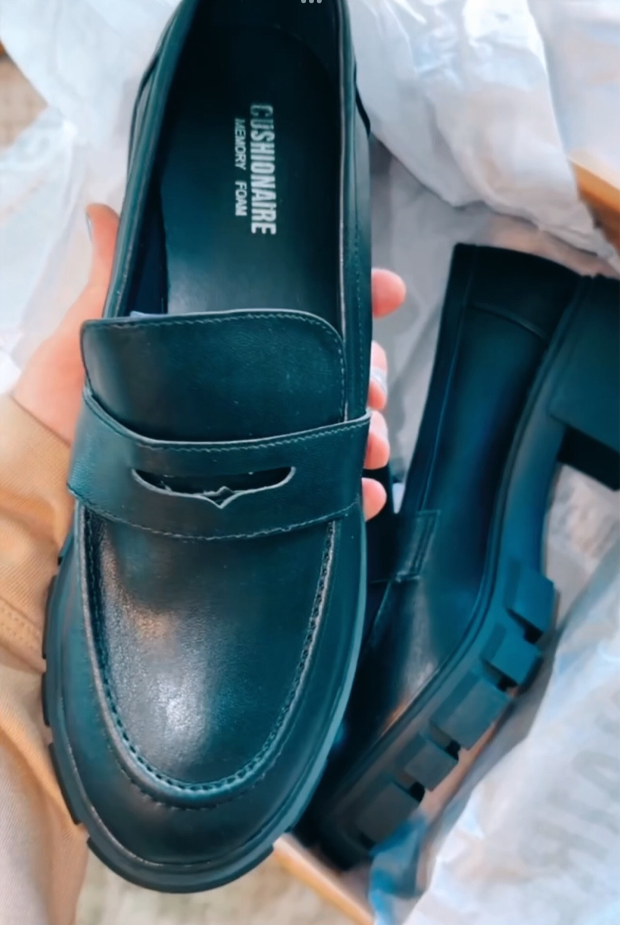 Cushionaire Black Chunky Loafers 🖤👡

( USE CODE GENSTEEN )

#LTKSeasonal #LTKstyletip #LTKshoecrush