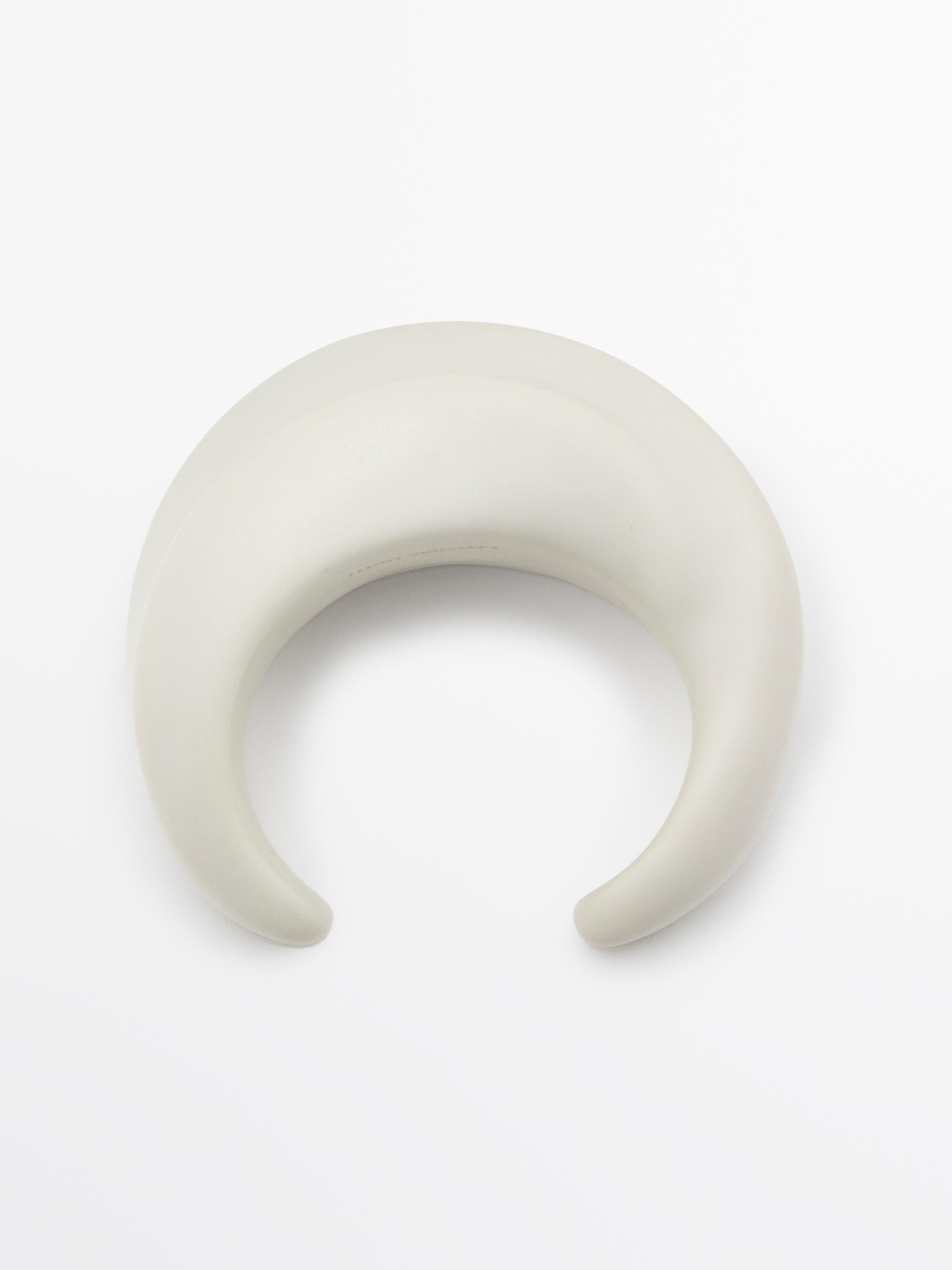 Wide moulded bracelet | Massimo Dutti US