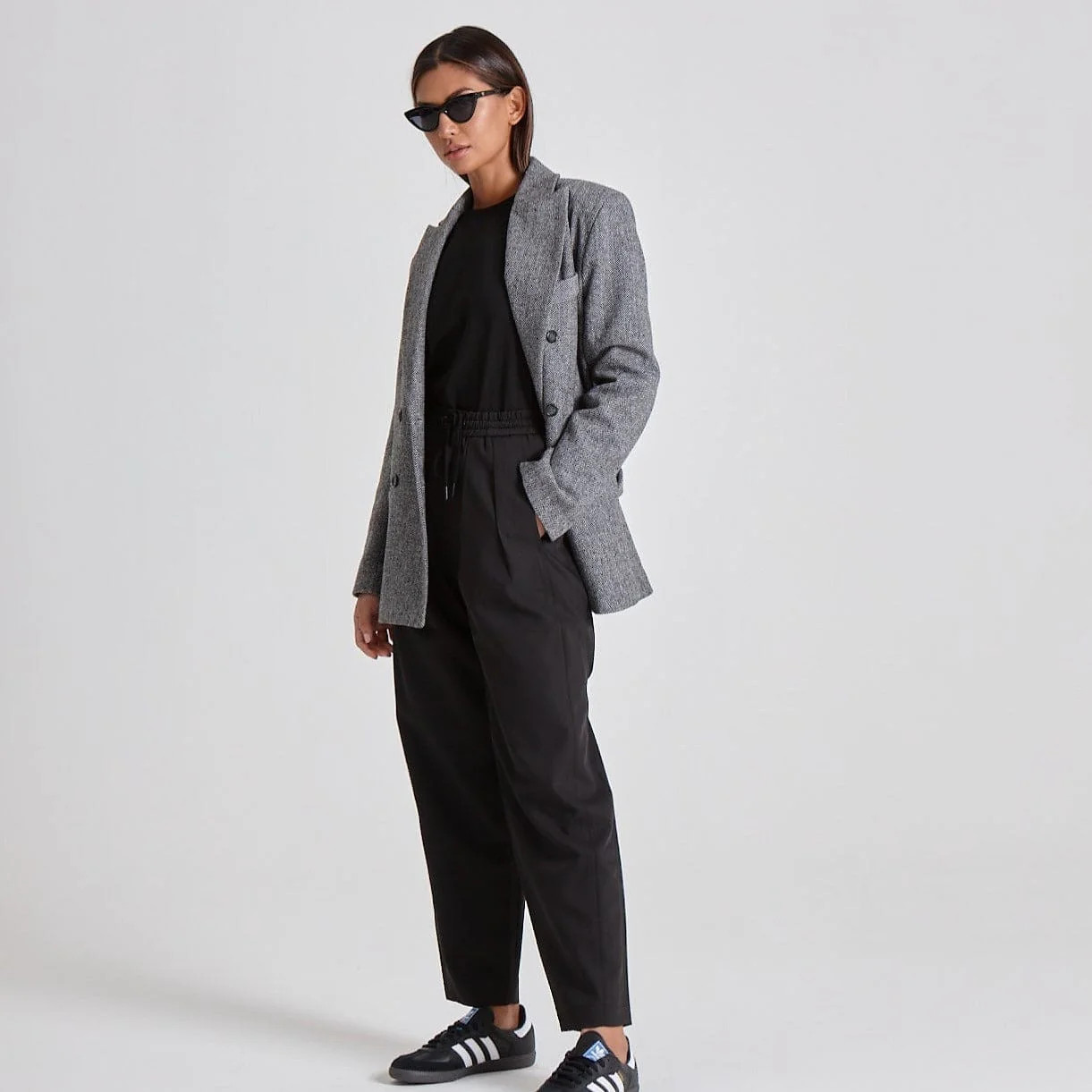 THE ULTIMATE RELAXED TROUSER - BLACK | WAT The Brand