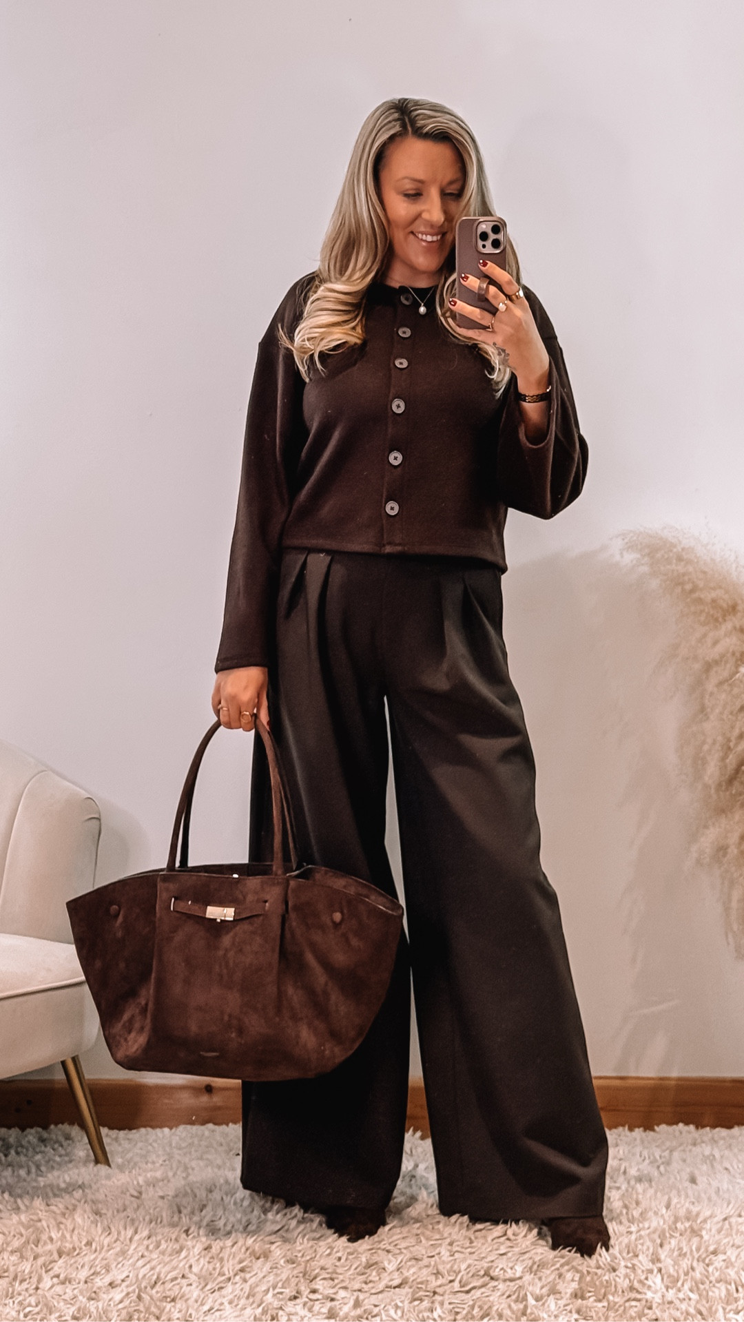 Did you think colour blocking has to be bright? 🤎
Neutrals do it better.

Try tonal colour blocking using affordable high-street pieces. Different shades of brown layered together instantly make an outfit look more expensive and put together.

If you’re over 30 and want outfits that feel chic but still wearable, this combo never fails.



#LTKeurope #LTKwinter #LTKuk