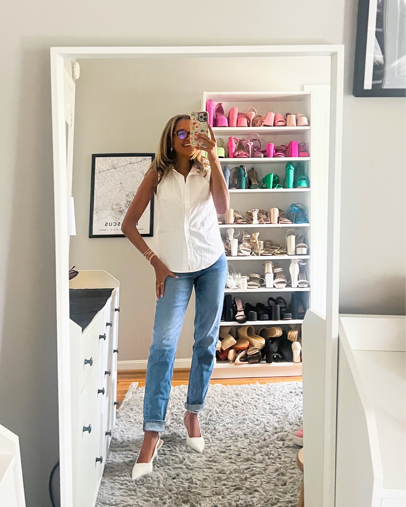 business casual outfit idea / office outfit idea. wearing a size XS in this button up and 000R in straight leg jeans from American eagle 