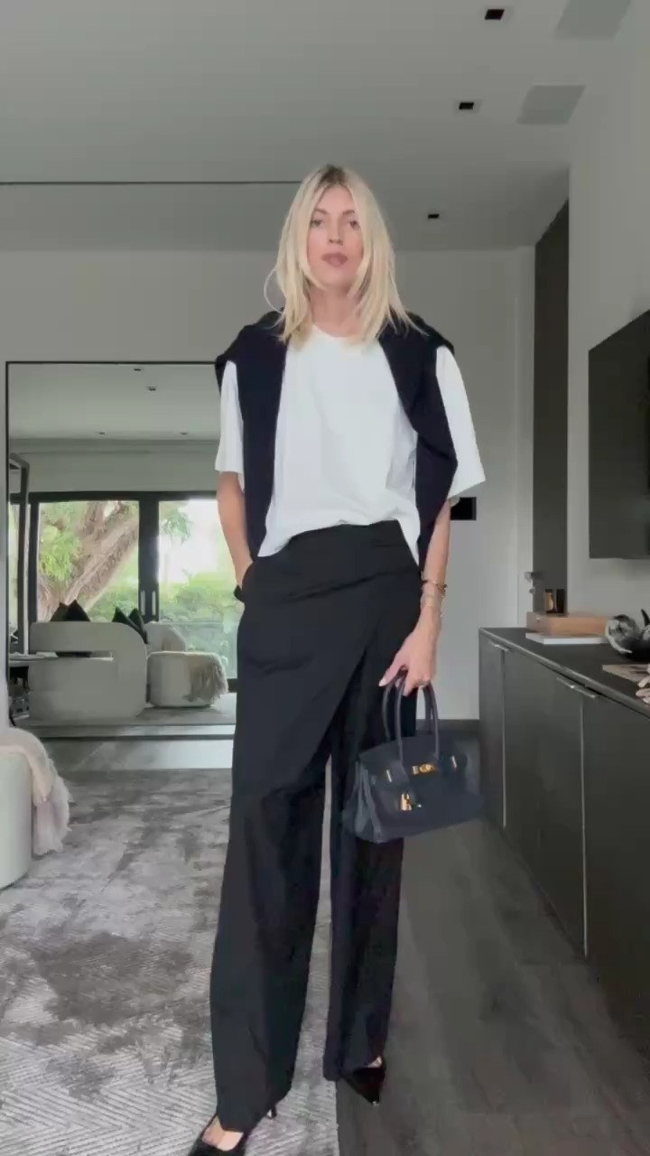 Another t-shirt & cardigan! Love this oversized baggy look that is very chic. 

 

#LTKSeasonal #LTKStyleTip #LTKItBag