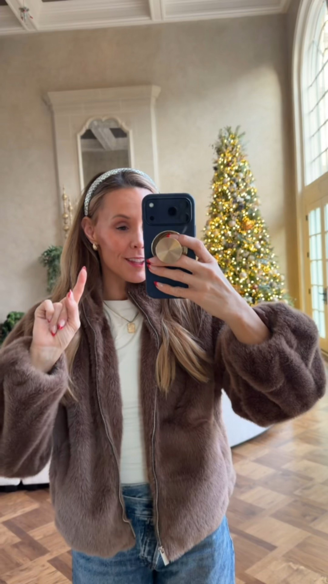 Absolutely gorgeous🤩 I’m obsessed!!! Perfect to elevate your casual or layer up your party fit! 

#LTKHoliday #LTKFindsUnder100 #LTKootd