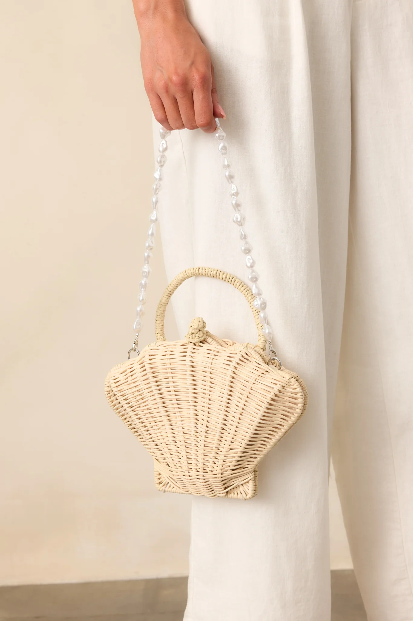 That Sunkissed Glow Ivory Rattan Structured Seashell Handbag | Red Dress