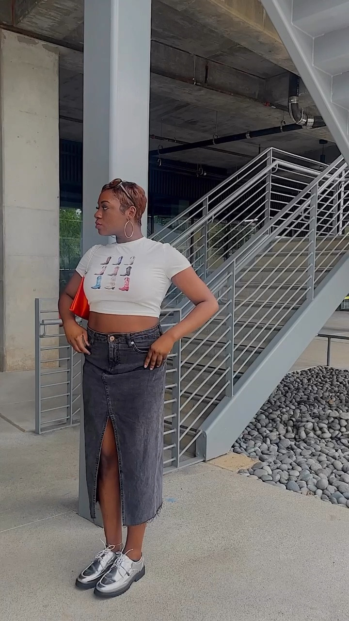 Summer outfit of the day in my fav maxi skirt! I got this skirt from H&M im wearing size 6! They only have limited sizes left so I linked similar items  🧡 also, im slowly falling in love with these loafers from Marc Nolan! 