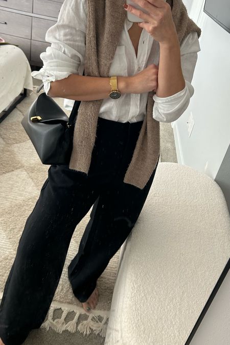 What I wore to a coffee date ☕️

Loving the Abercrombie Sloane trousers in short length!

#LTKsalealert #LTKfindsunder100 #LTKstyletip