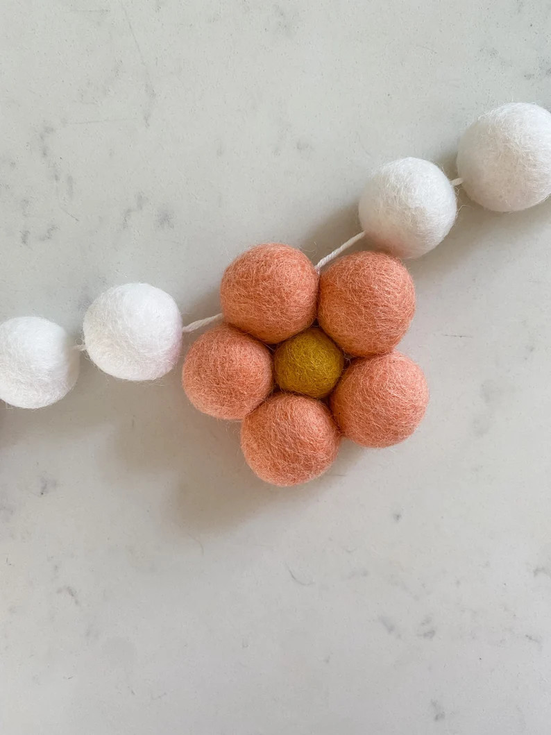 Daisy Felt Garland, Daisy Birthday Decor, Daisy Nursery Decor, Boho Baby Girl Nursery Decor, Pink... | Etsy (US)