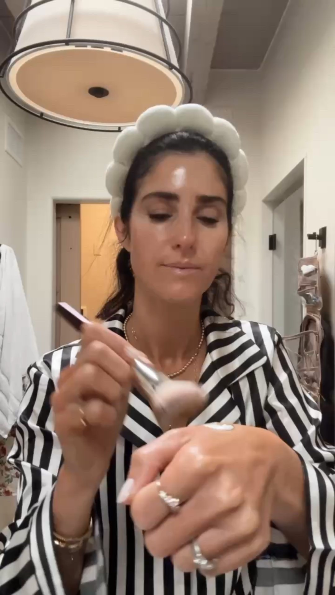 Get ready with me ✨
Foundation: neutral tan 
 #makeup #skincare #over40 #beautymusthaves #stylinbyaylin #aylin 

#LTKootd #LTKBeauty #LTKgrwm