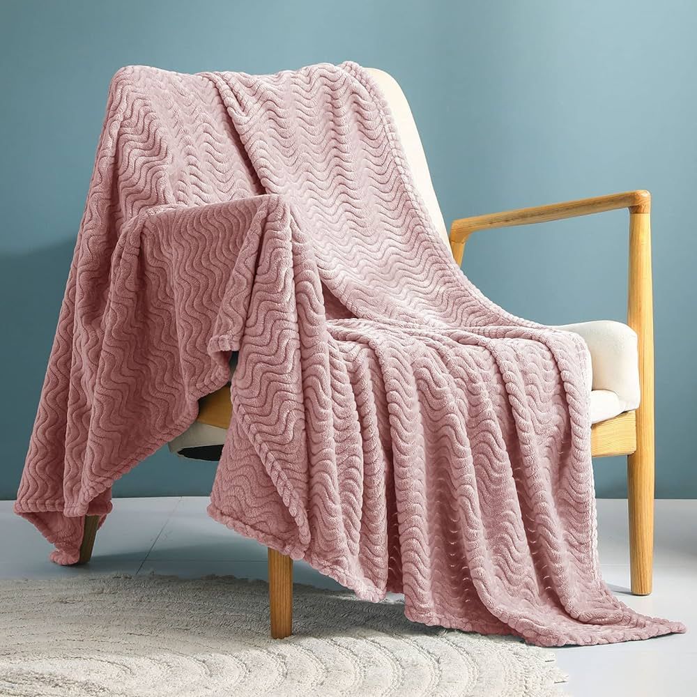 Exclusivo Mezcla Large Flannel Fleece Throw Blanket, Jacquard Weave Wave Pattern (50" x 70", Pink... | Amazon (US)
