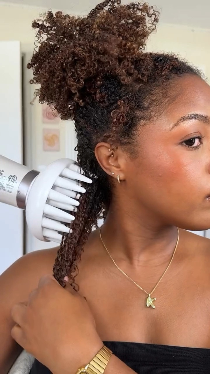 My shrinkage is really rude, especially on Day 1 hair. I do this routine on freshly styled hair to bring my length and shape back 🫶🏽✨

I styled with the @patternbeauty Styling Custard, and fluffed with my @bread Hair Oil, Pattern comb, and @panasonic Hair Dryer
✨
✨
✨
#capcut #naturalhair #curlyhair #skrinkage #hairtok #curlyhairroutine #3chair #4ahair #orlandocreators #orlandoinfluencer