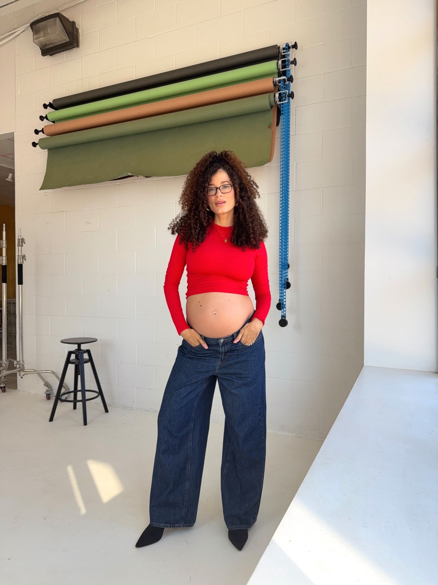 Extra big mid rise jeans to fit the bump from old navy! #oldnavyjeans #baggyjeans 