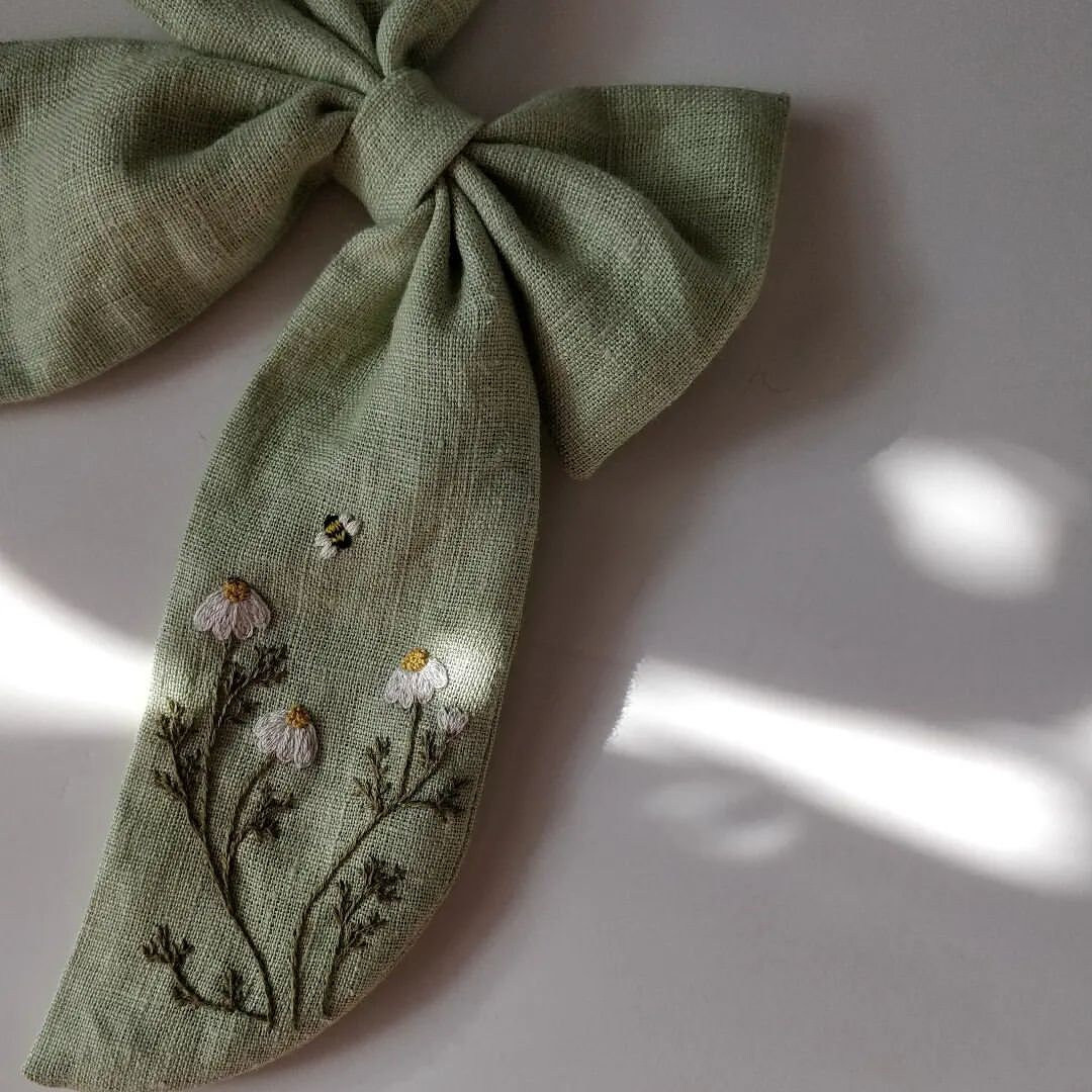 Embroidered Daisy Hair Accessory, Floral Design School Bow for Girls, Linen Fabric Hairpin, Handc... | Etsy (US)
