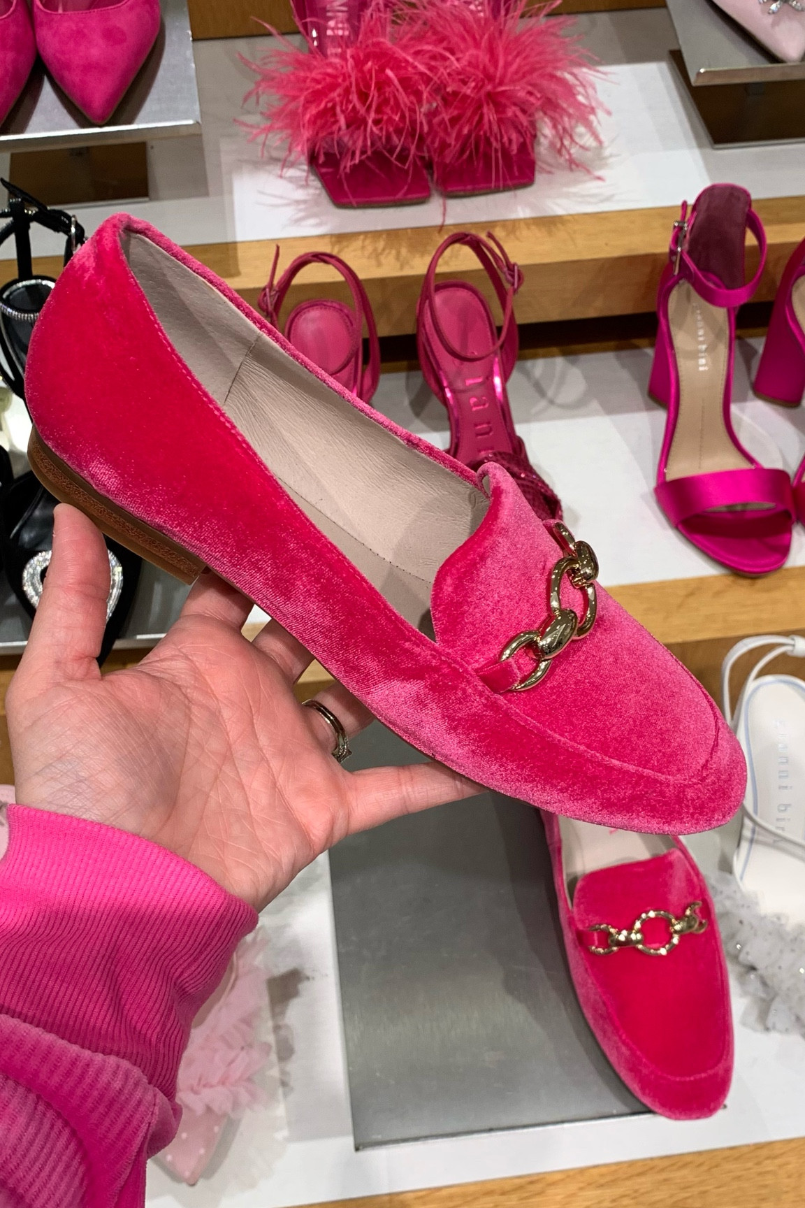I am living for all the hot pink this season! How adorable are these velvet flats!! 😍😍😍😍

#LTKCyberWeek #LTKGiftGuide #LTKSeasonal