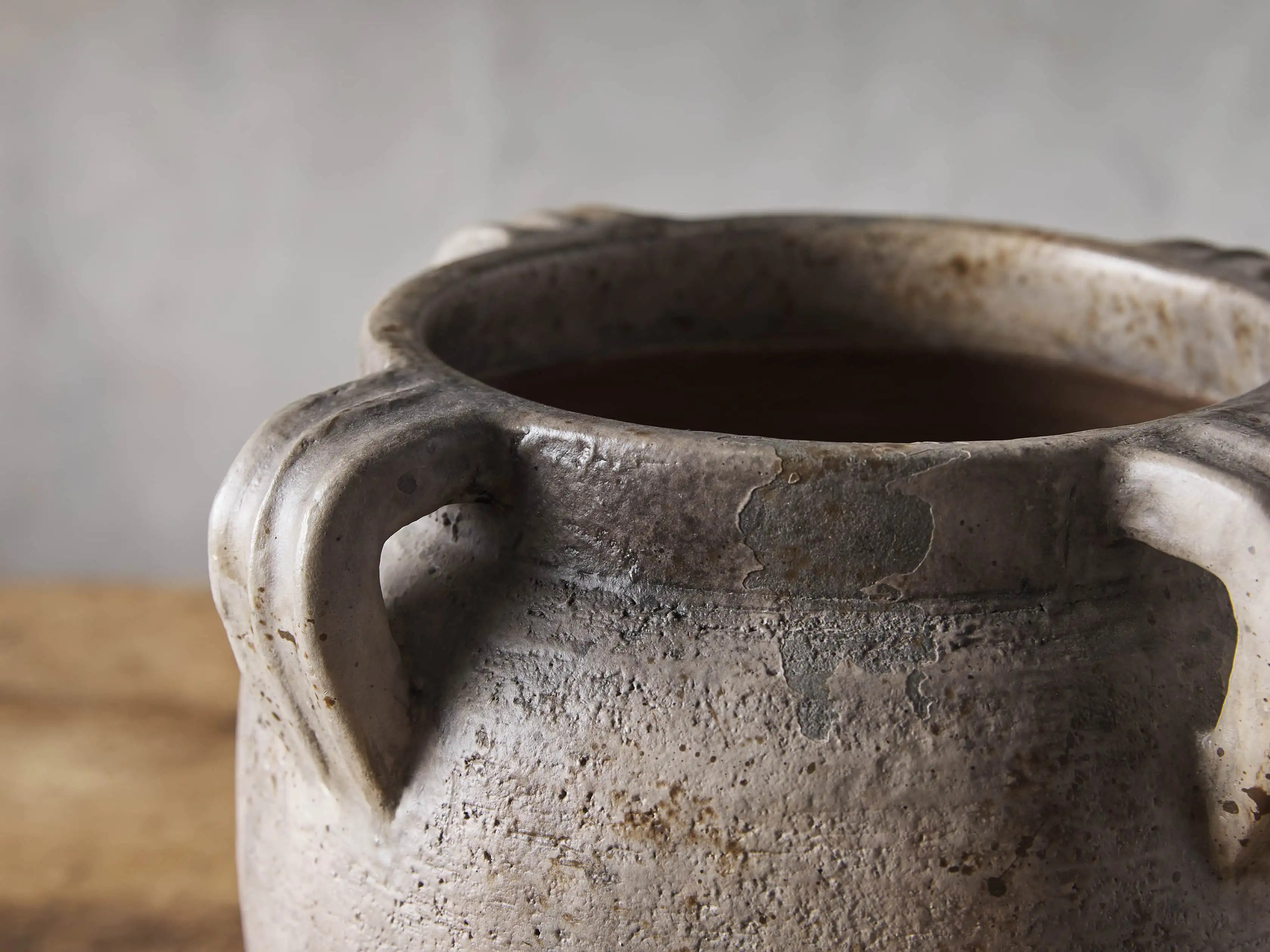 Umbria Low Urn | Arhaus