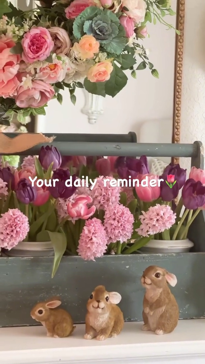 🌷Happy Friday friends, Did this make you smile? If yes, mission accomplished! 🤗

Many thanks to my friends @petaldriven for sending me these beautiful spring flowers! I have more florals to share, so stay tuned. 🌷🌷🌷🌷
Happy weekend!🌷🌷🌷

The cute bunnies are linked in stories today. 
🐰🐰
#flowerlovinfriends #pink #tulips