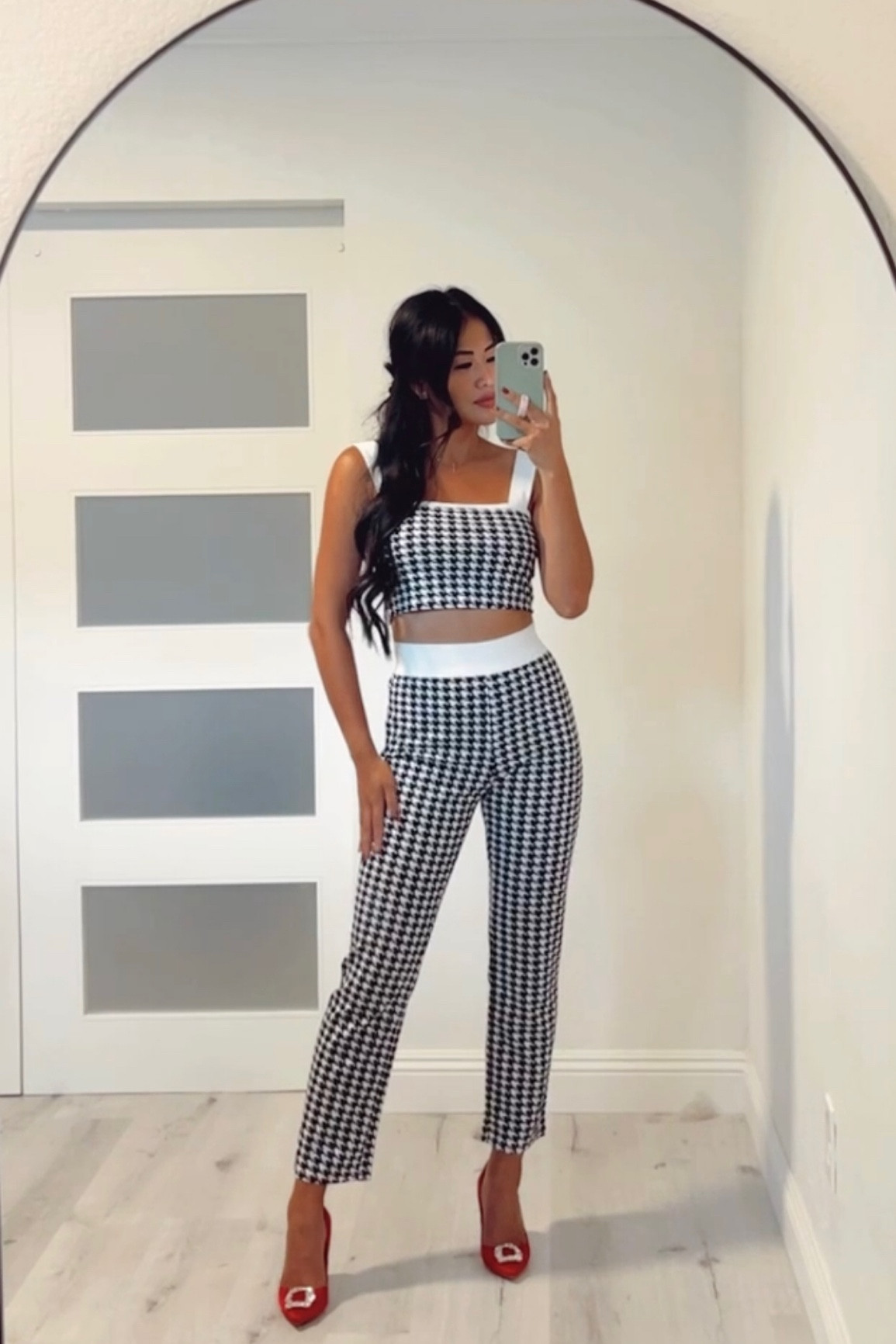Houndstooth set with red pumps 

Size small in set and size 7 in heels (true to size for both)

#LTKSeasonal #LTKshoecrush #LTKstyletip