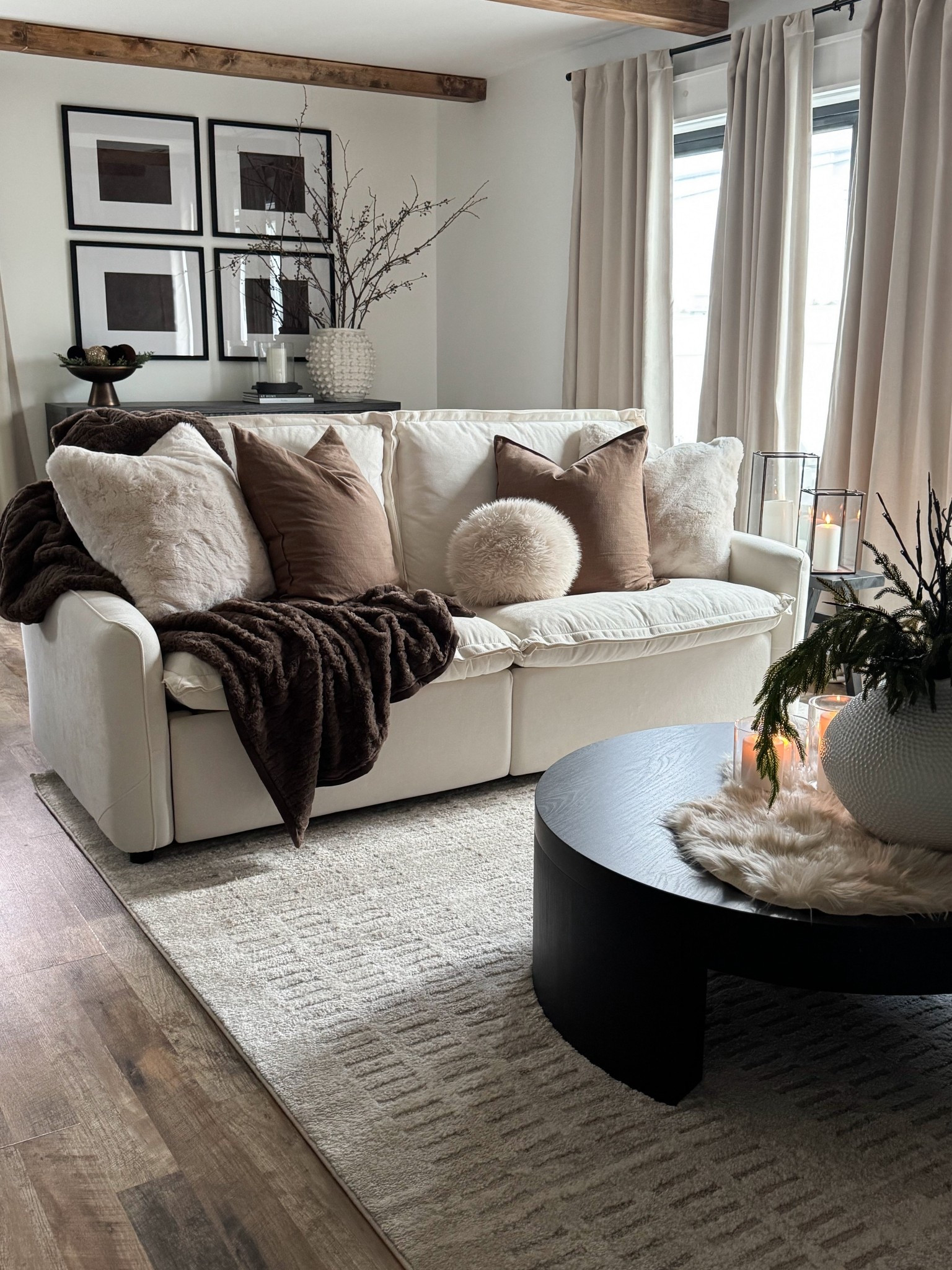 Cozy family room 🤎

#LTKHome #LTKHoliday #LTKSeasonal