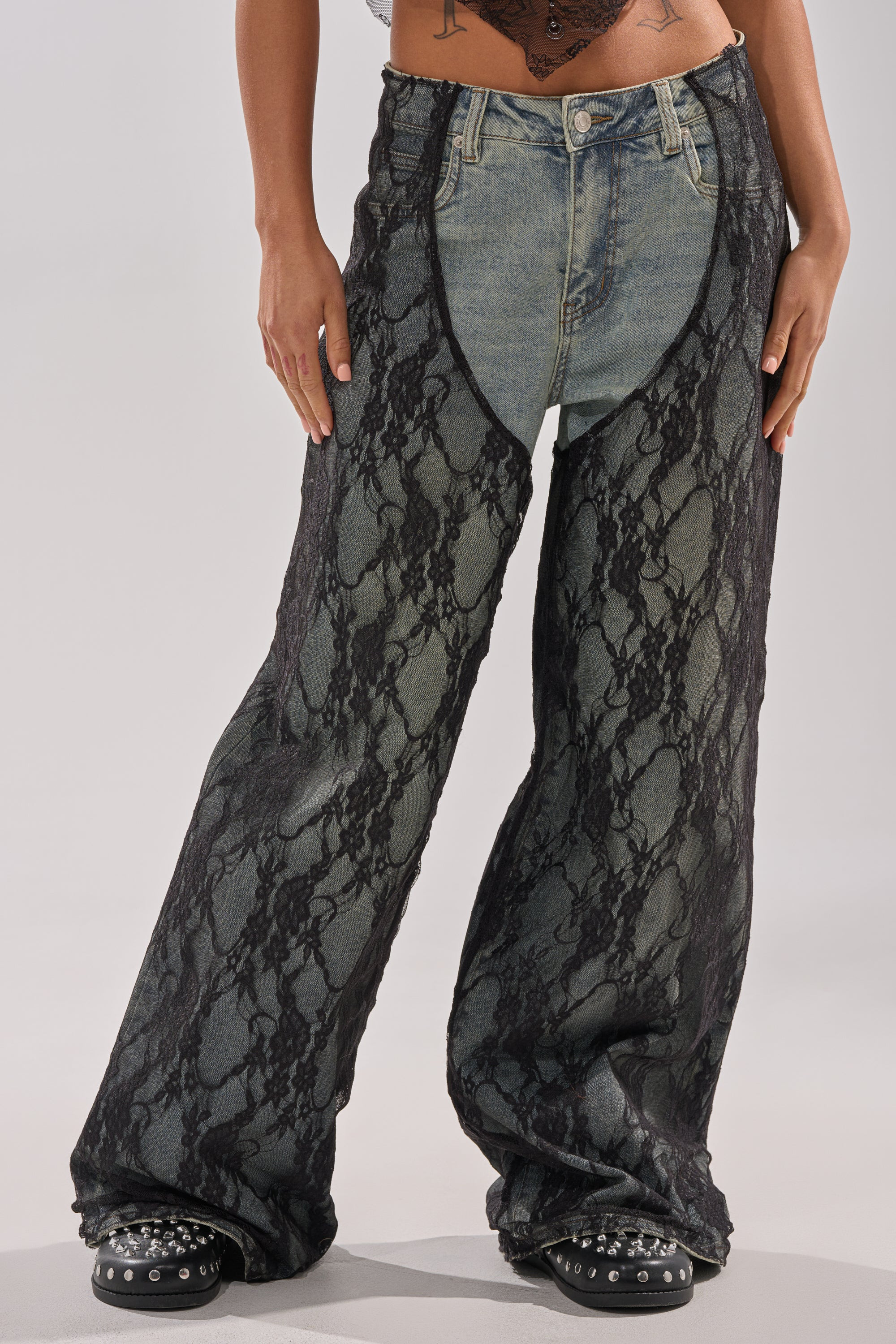 SEXY LACE CHAP DENIM | AKIRA