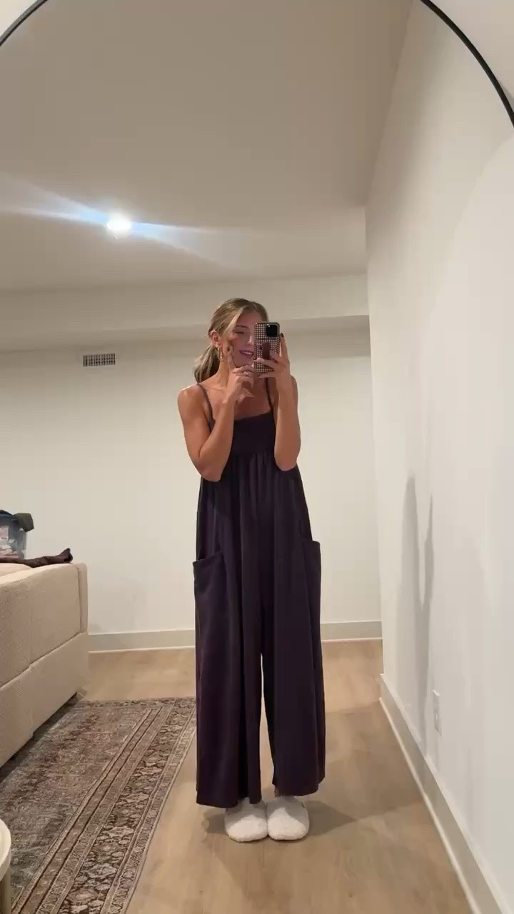 The most versatile jumpsuit 🙌🏼 roomy, comfy, and I wore this pregnant too! Wearing a size small & the straps are adjustable