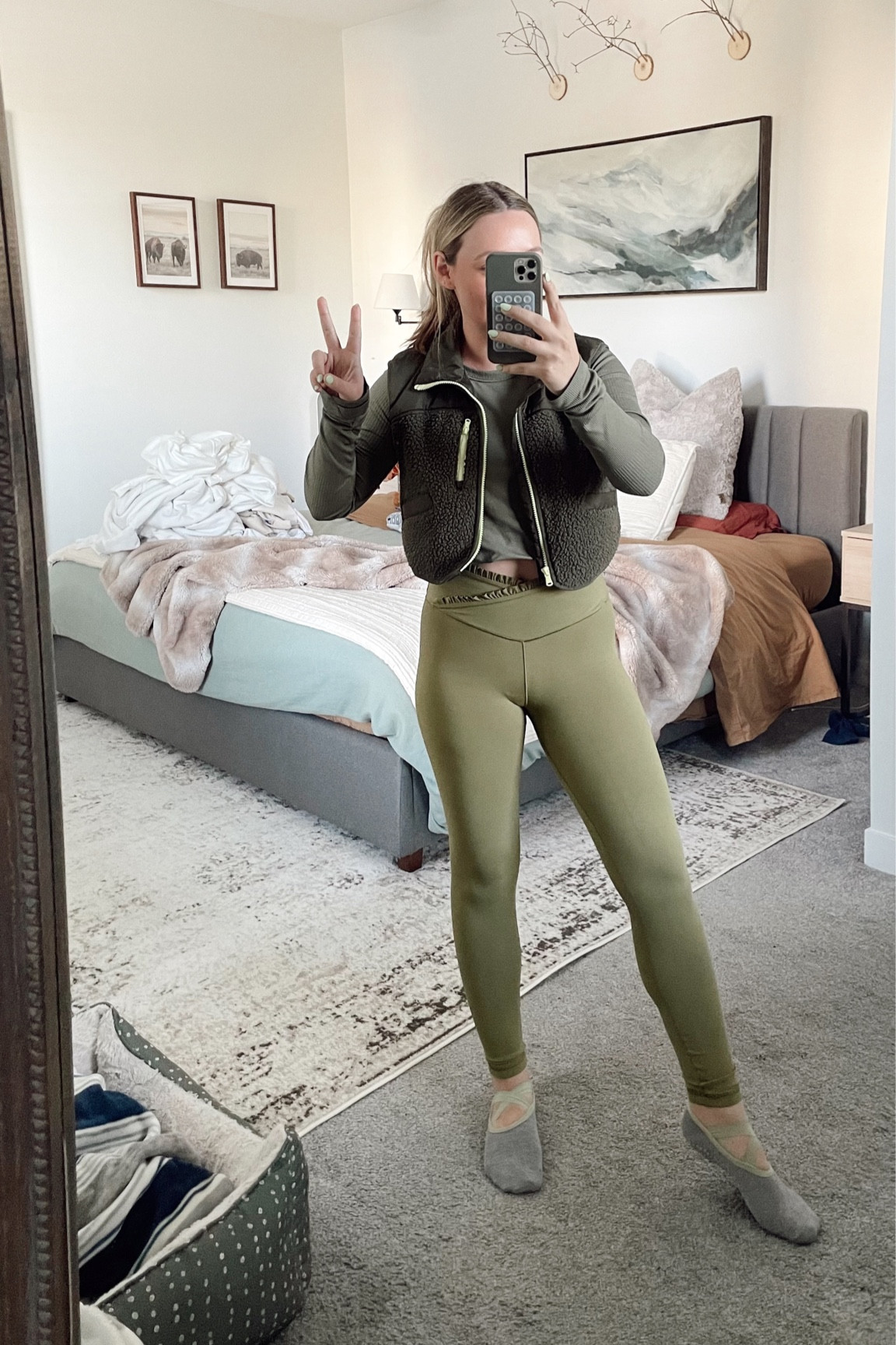 Linking my favorite green outfit for pure barre and errands! 🙌🏼💚 Also found the cutest ballet gripy socks! 

#fitness #fitgirl #ltkfit #oldnavy #workout #pilates #ballet 

#LTKstyletip #LTKfindsunder100 #LTKfitness
