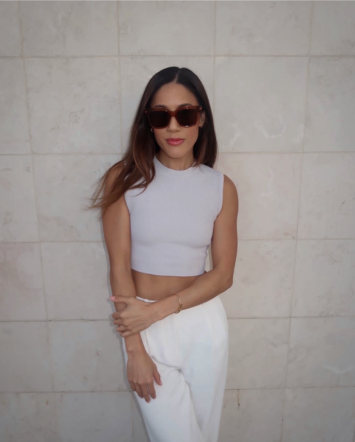 Feelin’ beige 🍨

Top: Aritzia
Pants: Aritzia The Effortless Pant - Crepette in the color Light Birch

Belt: Hermes Kelly belt in the color Gold
Bag: Hermes Picotin 18

Sunglasses: Mohala Eyewear Hana sunglasses in Spiced Tea 



#LTKStyleTip #LTKMostLoved
