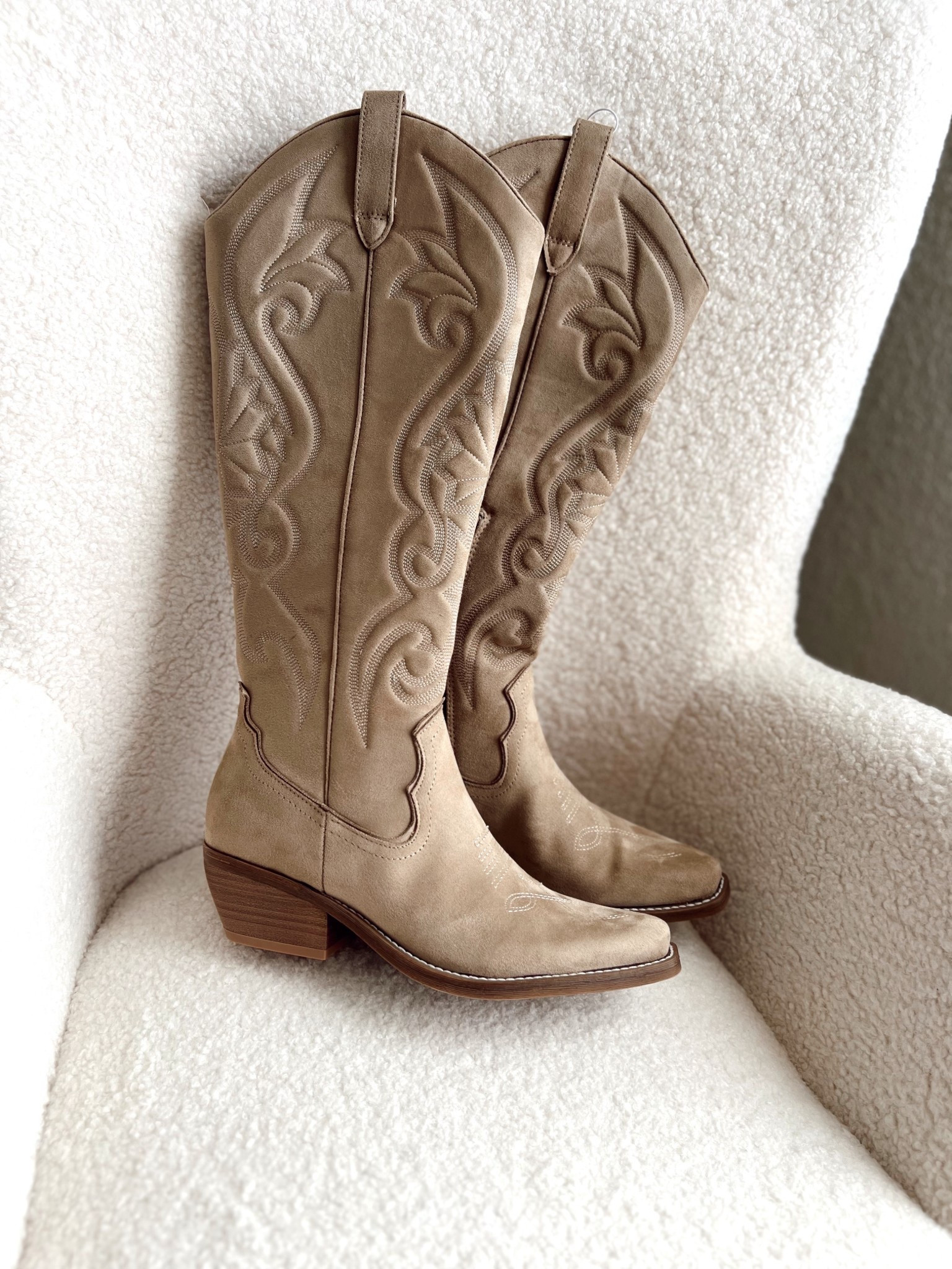  ✨Tap the bell and ❤️ for over 40 fashion, midlife style, midsize fashion and luxury looks for less. 

Target 30% off all
Shoes! Ends today!

👑"Helping you look good, feel good!" - Lindsey Denver


Western boots, knee high boots, Early fall fashion, fall outfit inspo, fall outfits 2025, fall OOTD, midlife fall style, belly friendly outfits, fall style for women over 40, midsize fall fashion, fall wardrobe refresh, September style, fall transition outfits, Amazon fall finds, affordable fall fashion, fall capsule wardrobe, fall style tips, under 100 style, fall style inspo, fall trends 2025, effortless fall style, cozy chic fall, OOTD fall edition, Amazon fashion finds, outfit ideas for fall, style for midlife, chic and comfy, fall fashion on a budget, everyday fall outfits, layered fall looks, fall closet goals, wardrobe upgrade


Follow my LTK @Over40andmidlife on the @shop.LTK app to view this post and get my exclusive app-only content!

#liketkit 
@shop.ltk
https://liketk.it/5lwFH

Follow my LTK @Over40andmidlife on the @shop.LTK app to view this post and get my exclusive app-only content!

#liketkit #LTKSaleAlert #LTKOver40 #LTKMidsize
@shop.ltk
https://liketk.it/5lwFV