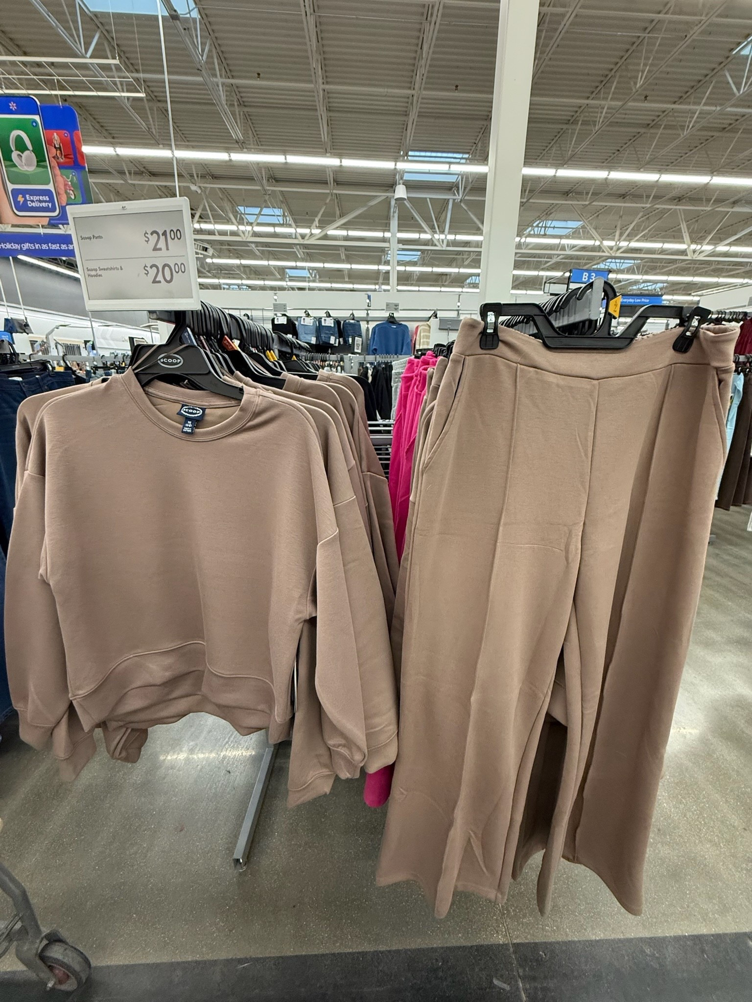 Matching women’s athleisure set

#LTKFindsUnder50 #LTKGiftGuide #LTKMidsize