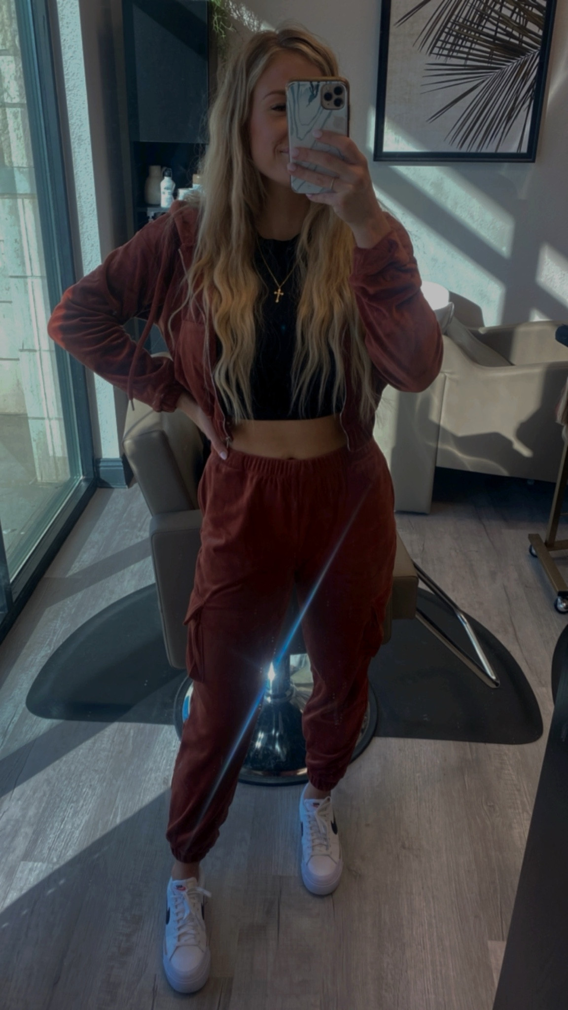 Velour sweat pant outfit✌🏼

#LTKSeasonal #LTKHoliday #LTKstyletip