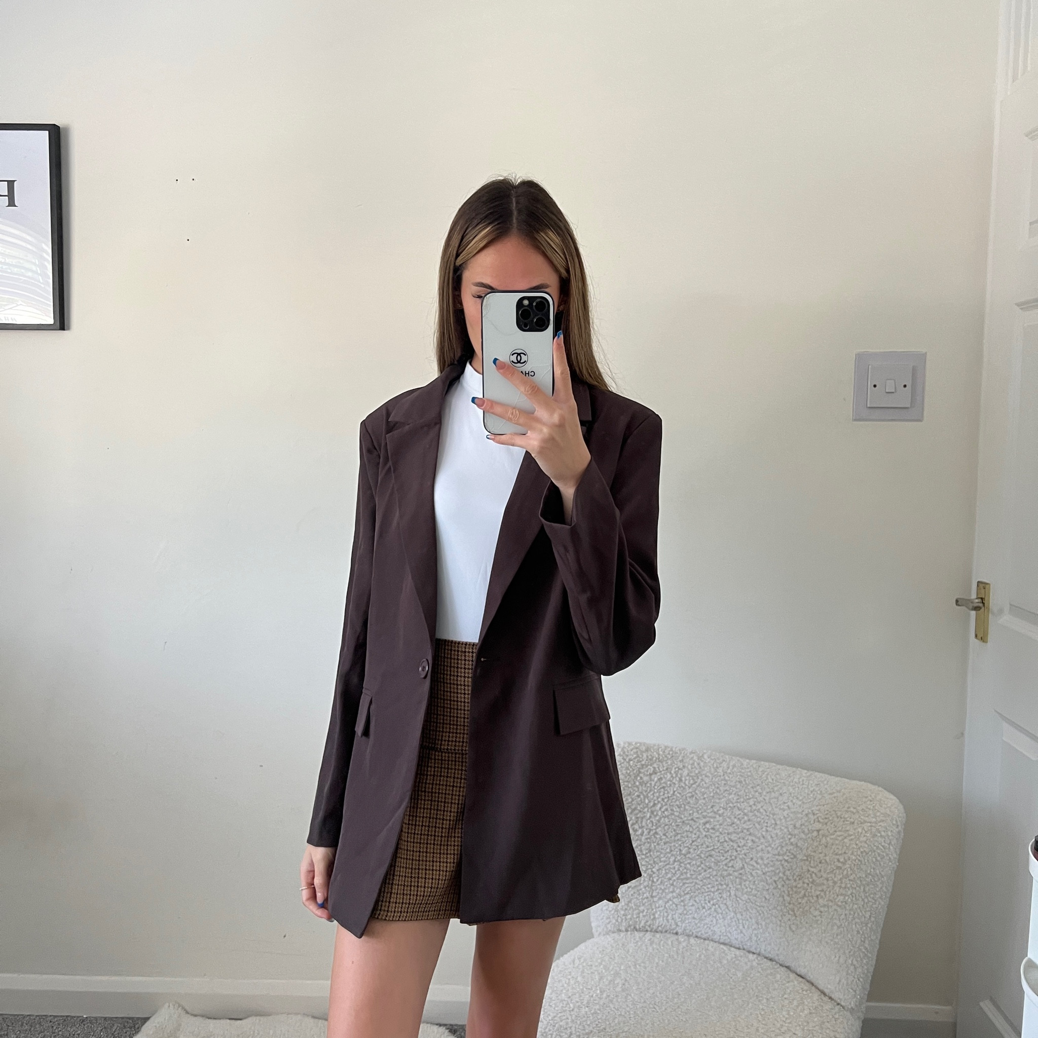 the feelings neutral 🤎

Full outfit linked in my bio 🫶🏼 

Use code ‘CHANELLEF10’ to save 10% on your orders with  @superdry #superdry 

•
•
•
#minimalstyle #ootd #brownfit #neutraloutfit #minimaloutfit #minimalism #skirtseason #winteroutfit #womensfashion #christmasstyle #styleguide #streetweardaily 

#LTKstyletip #LTKGiftGuide #LTKSeasonal