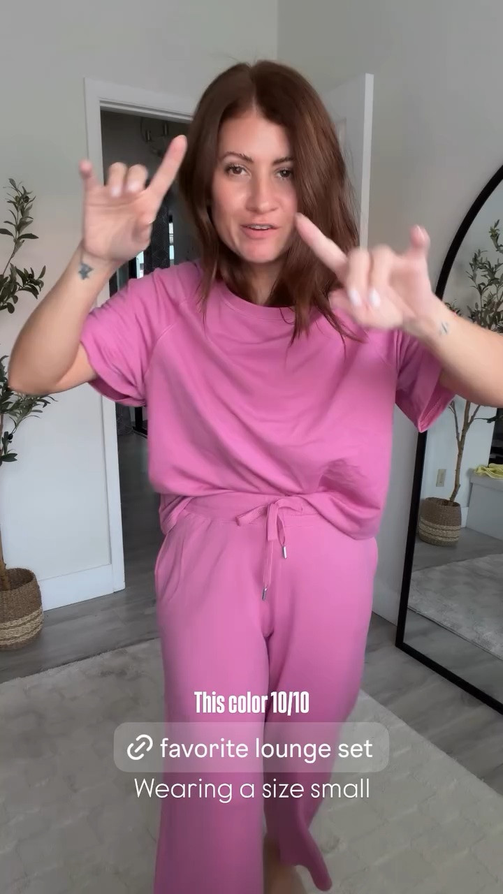 Wearing a size small This color 10/10