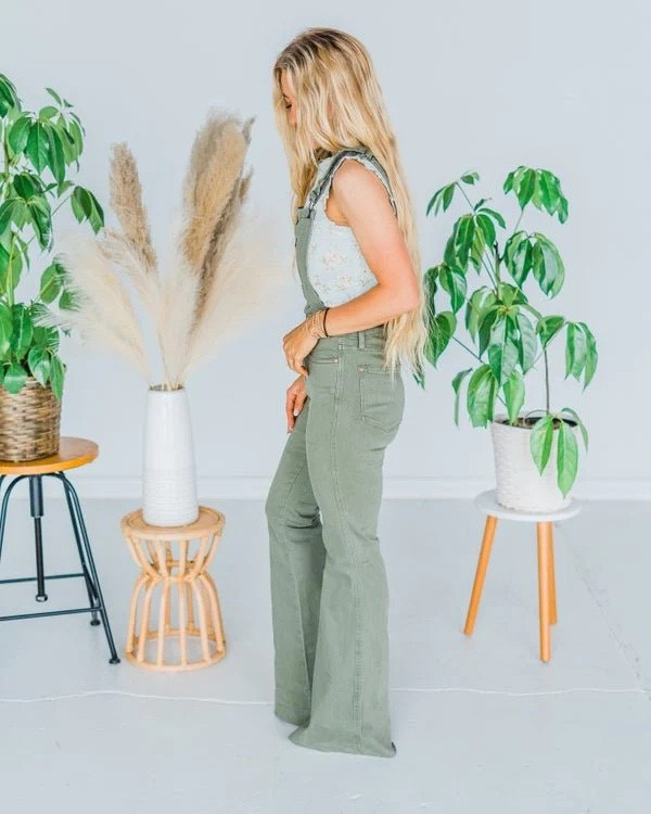 Looking for a cute spring outfit to freshen up your wardrobe? 


#spring #overalls 

#LTKstyletip #LTKplussize #LTKmidsize