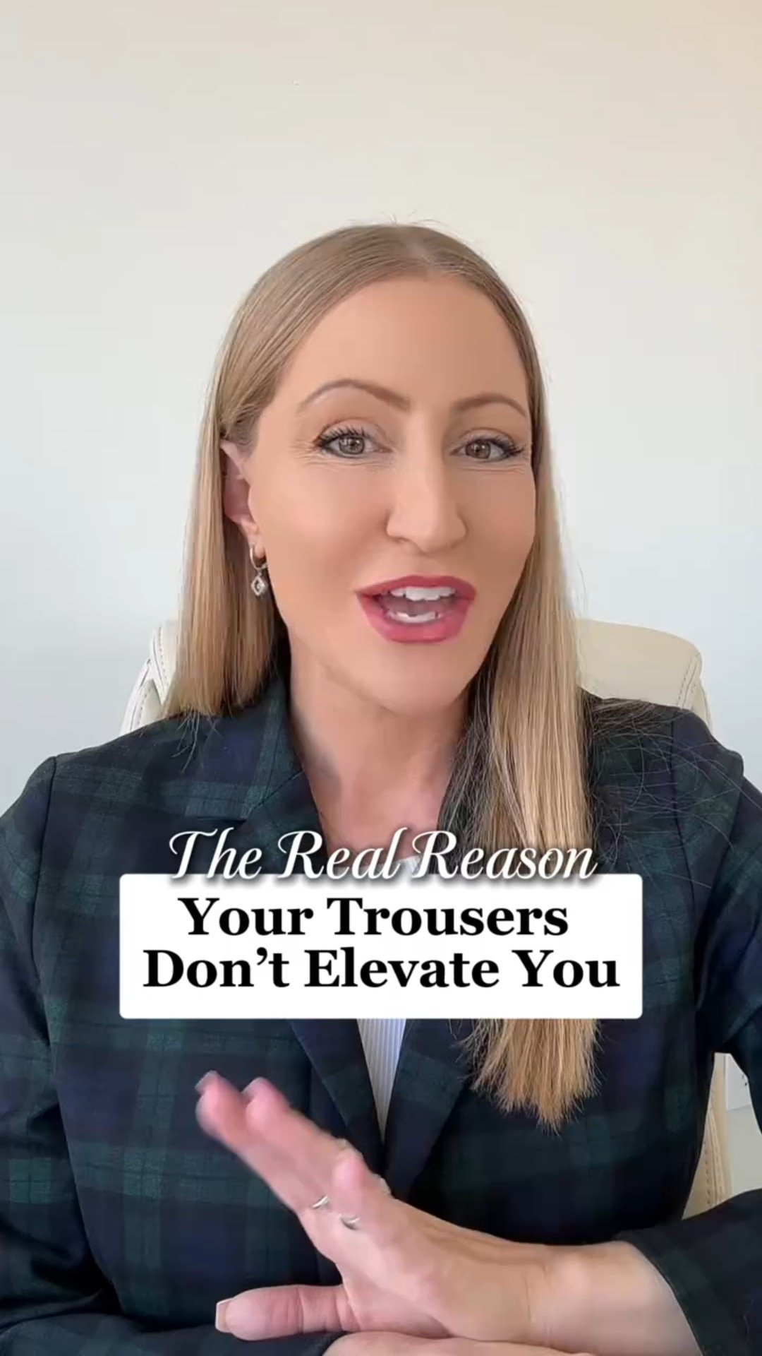 Quality trousers should:
• Drape
• Hold shape
• Sit flat at the waist
• Elongate the leg
When your trousers are strong, your outfit does half the work.
⭐ AI styling inspiration shown for visual reference | My favorite tailored options are in my LTK edit, “Tailored Trousers (Polished Base).

#tailoredtrousers #styleover40 #timelessfashion #ltkstyle #polishedwardrobe

#LTKOver40