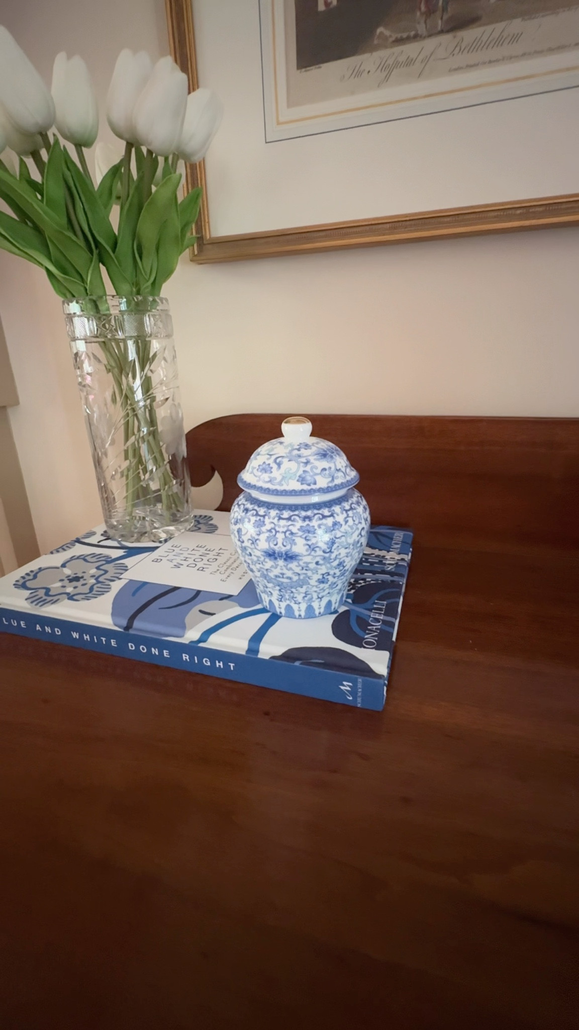 A tiny ginger jar that makes any corner feel styled 💙 I tucked it on a stack of books and now I want one in every room. 

Tap to explore the Amazon one I used!

Amazon ginger jar • blue and white decor • small home accents • bookshelf styling • traditional home finds

#LTKHome #LTKFindsUnder50