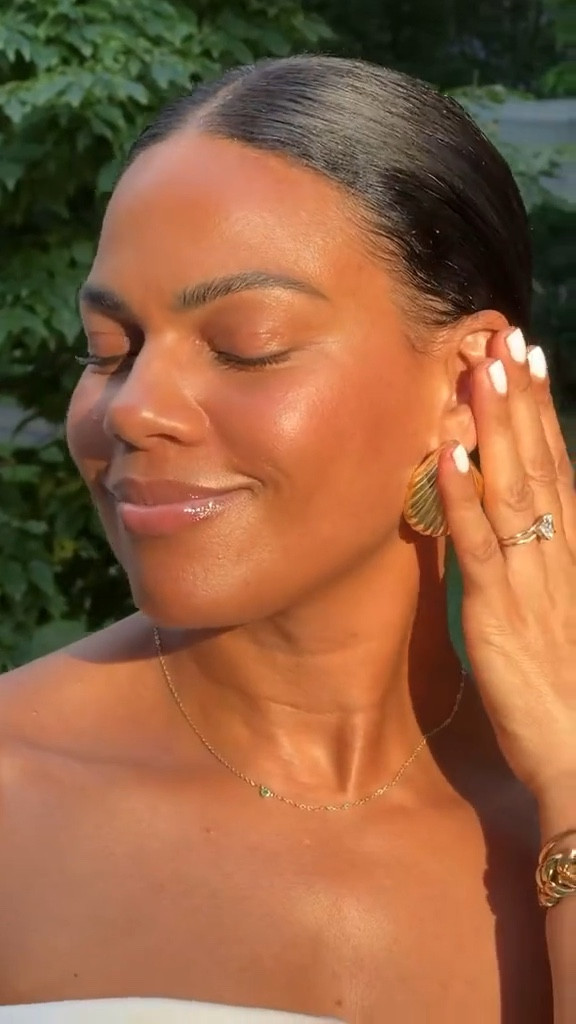 For those no makeup, makeup days the Glow Screen is perfect! Comes in 4 shades and with SPF 40, the glow is REAL. It can also be used as a primer under your makeup! 

#LTKBeauty #LTKFindsUnder50