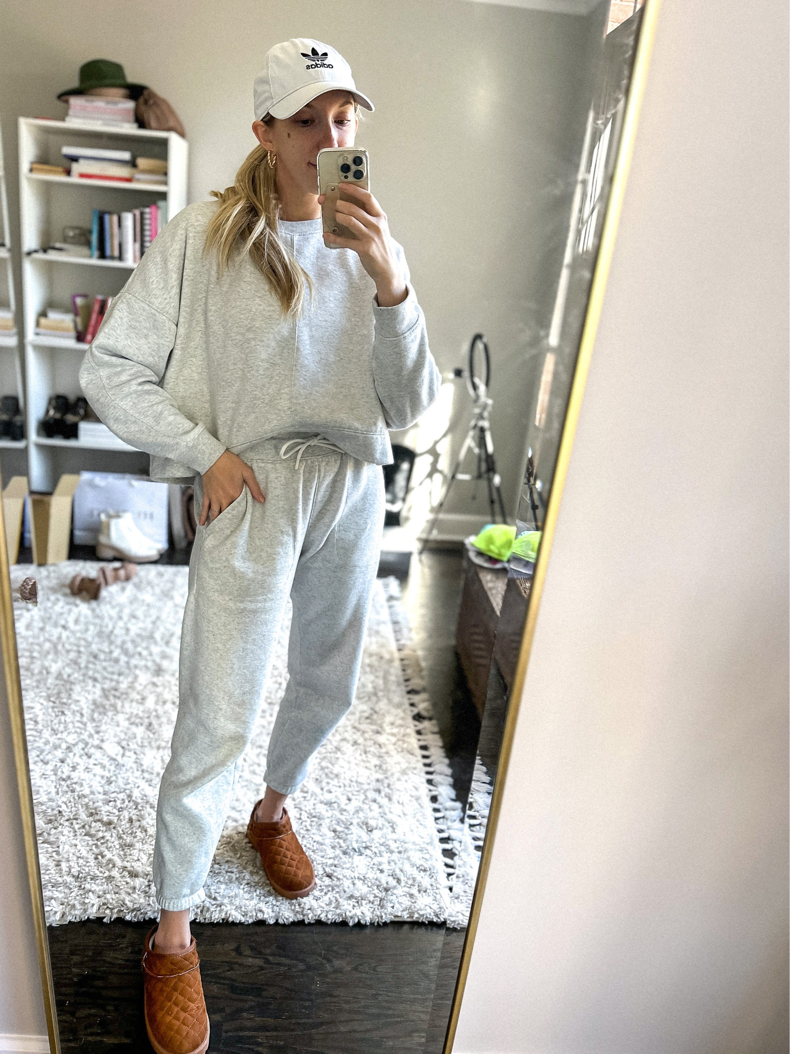 Sweatpants sweatshirt set, comfy loungewear outfit for moms




#LTKtravel #LTKfamily #LTKunder50