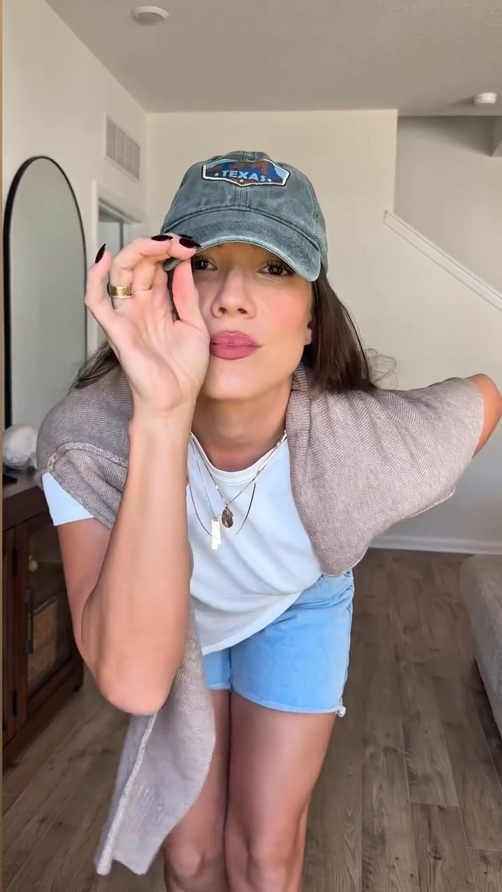 Day 6/15! Happy Saturday! 🪴

#earlyfallstyle #whatwearnow #casualfalllook #transitionaloutfits #reallifeoutfits #effortlessstyle #everydayoutfit