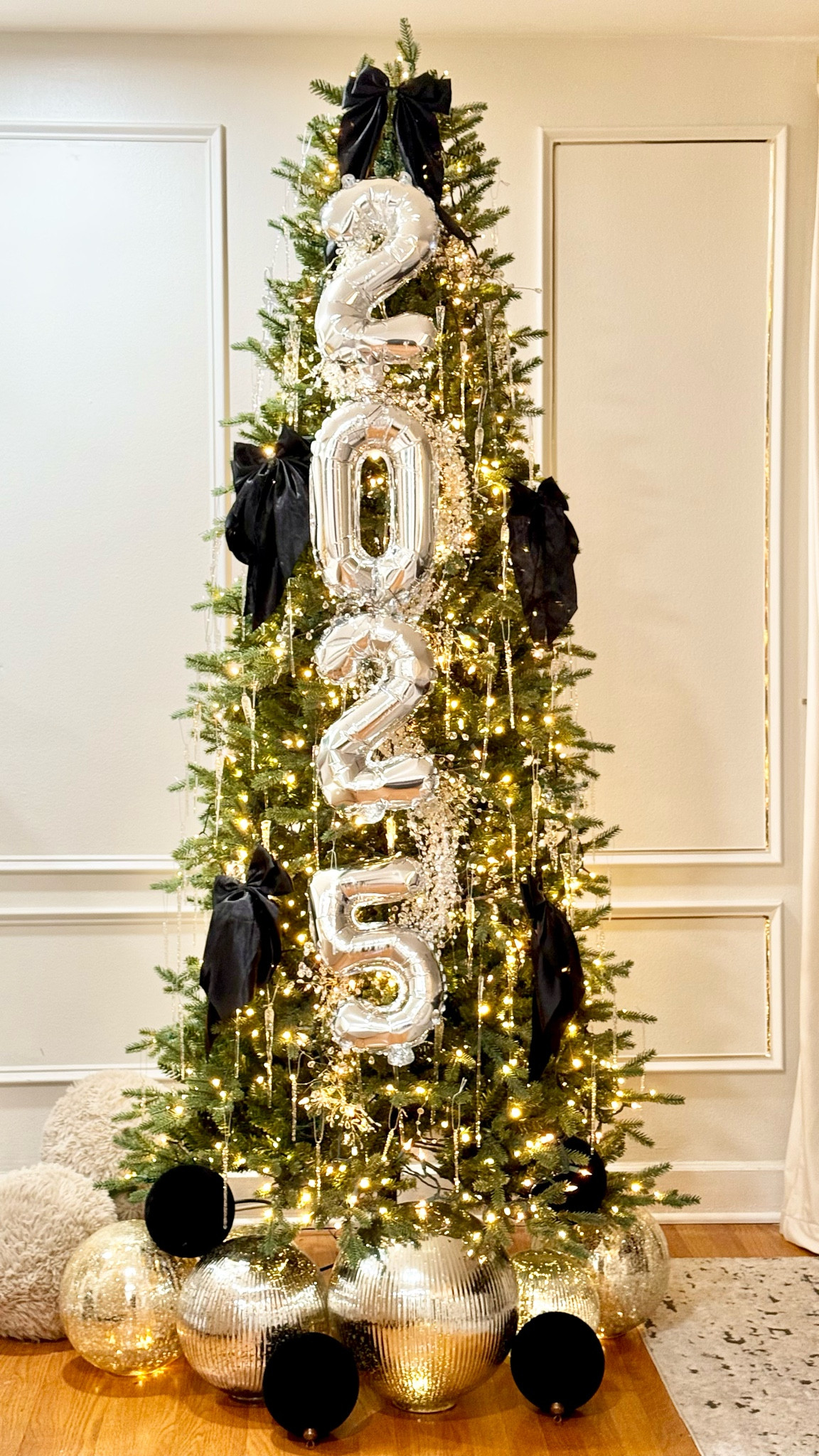 New Year’s Tree

#LTKSeasonal #LTKHoliday #LTKHome