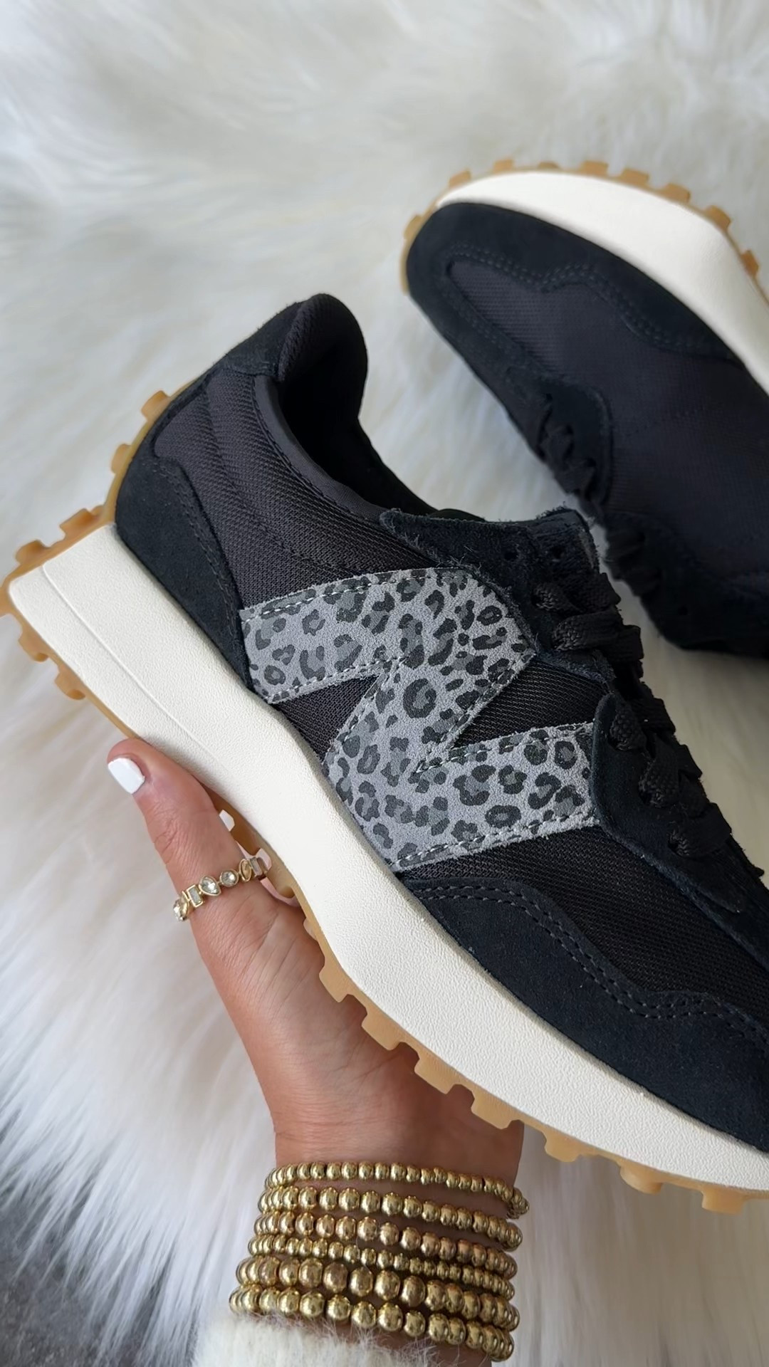 Rare new balance 327 sneaker sale. Runs true to size 25% off