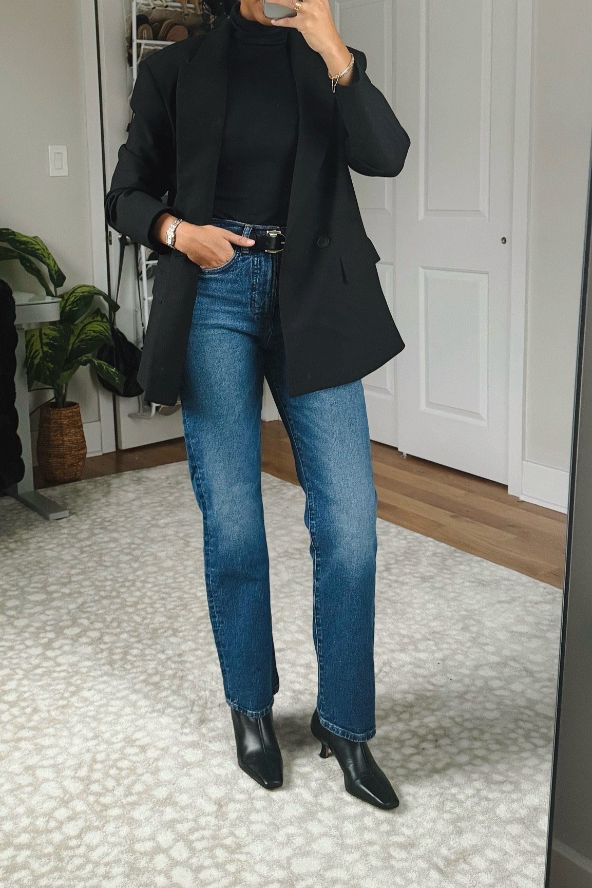 Blazer is Zara

Business casual, outfit inspo, straight leg jeans, kitten heel booties

#LTKfindsunder50 #LTKfindsunder100 #LTKsalealert