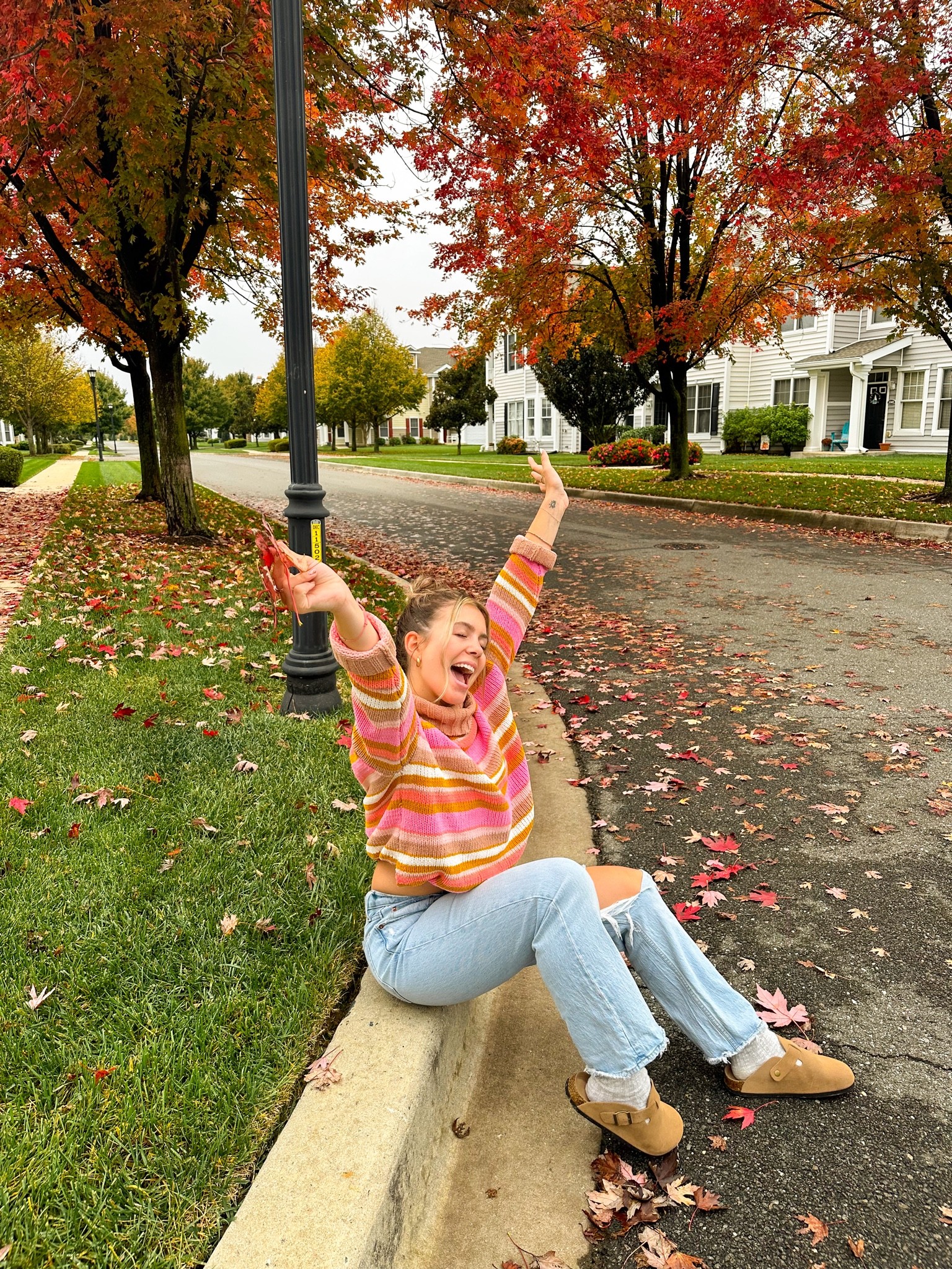Matching the leaves >>> 


Abercrombie jeans, Birkenstock clogs, sweater outfit, turtleneck outfit, Birkenstocks outfit, fall style, fall ootd, sweater, cozy sweater, Abercrombie denim 

#LTKstyletip #LTKunder100 #LTKSeasonal