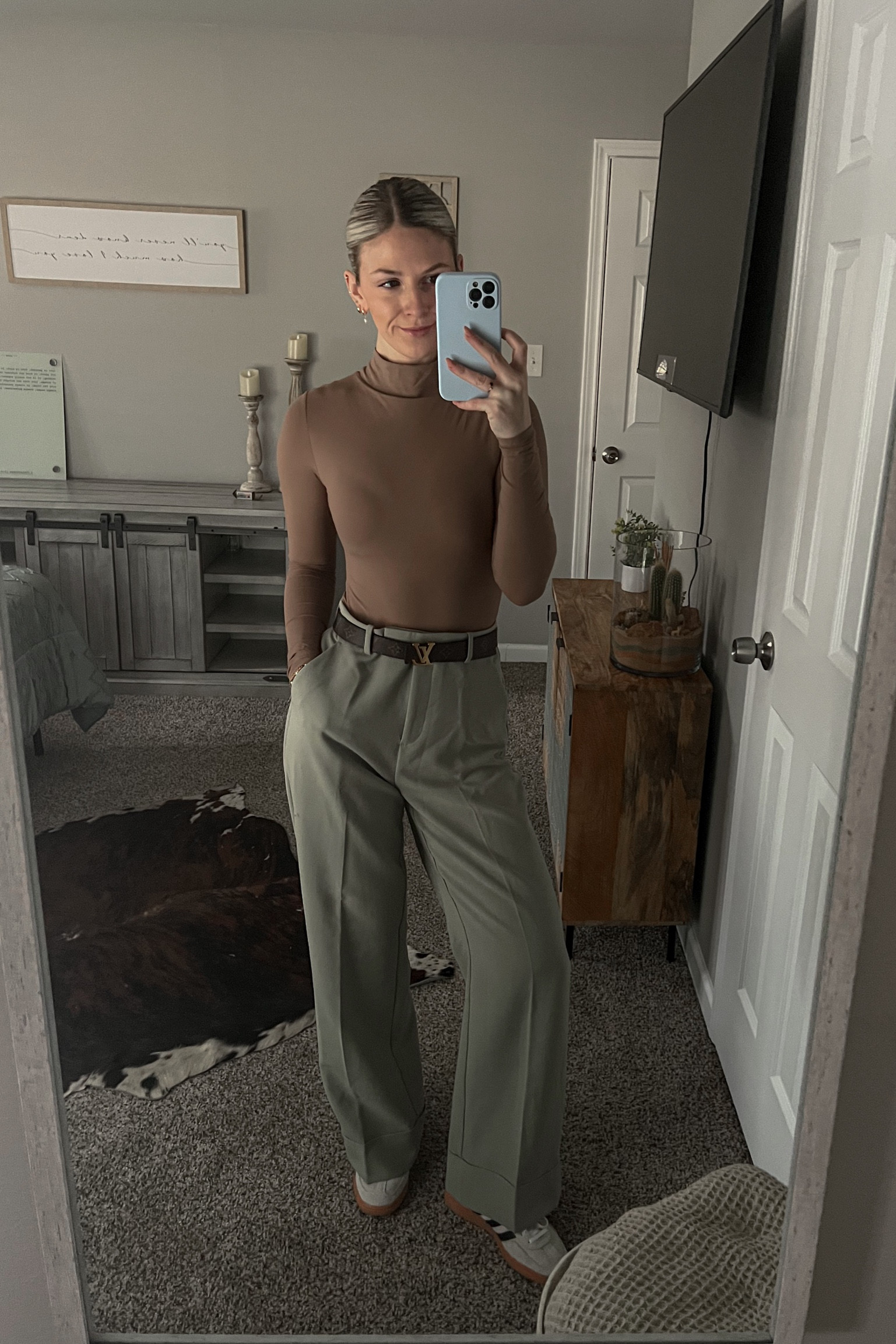 abercrombie wide leg pants on sale 🤩

size 26 long 

#LTKMostLoved #LTKsalealert