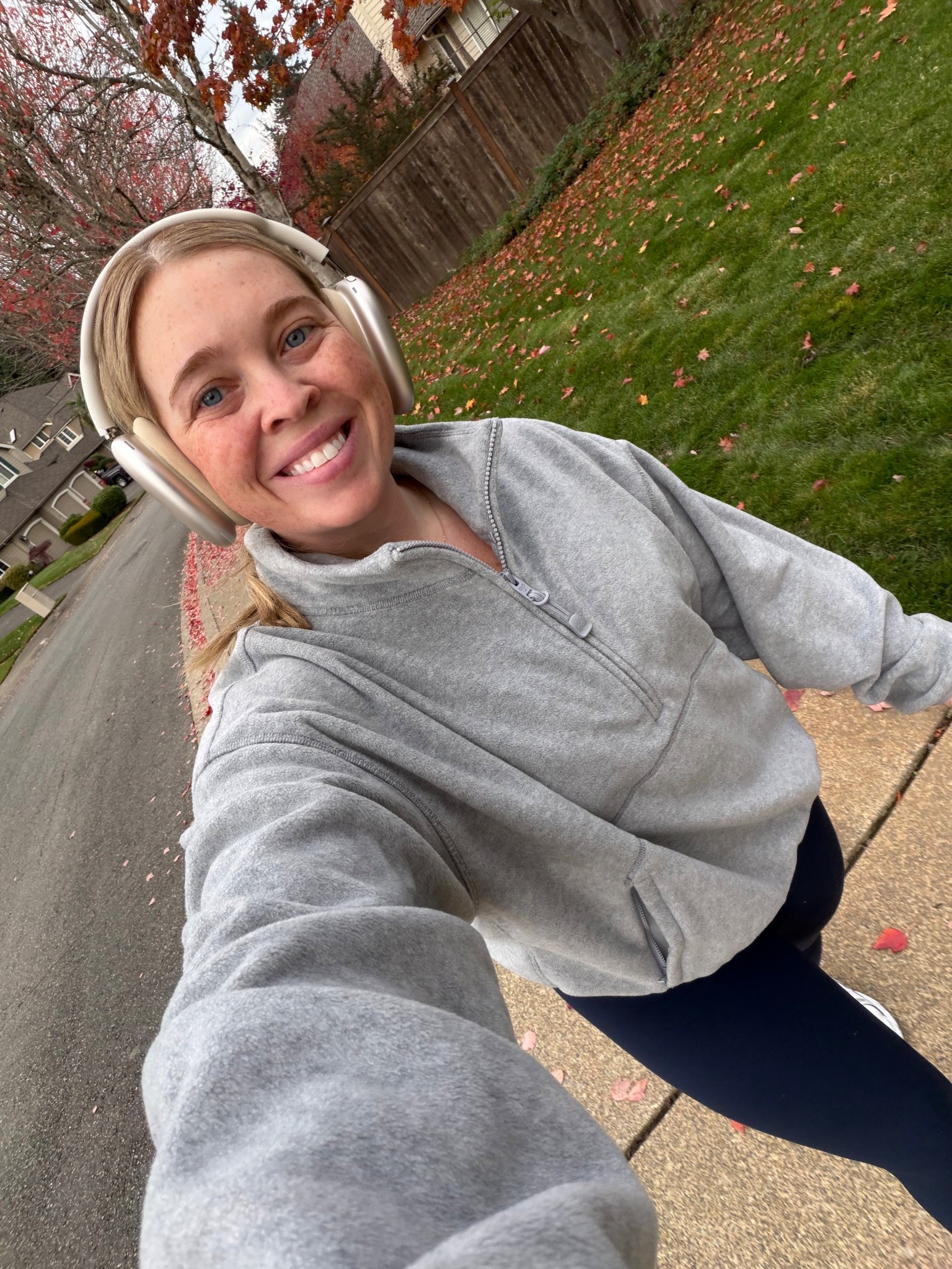 Midsize Gym Outfit of the Day 👟🎧  Wearing a size Large in the tops and the bottoms | Size 10/12 | M/L | 5'4"  

#LTKMidsize #LTKActive #LTKfitnessgoals