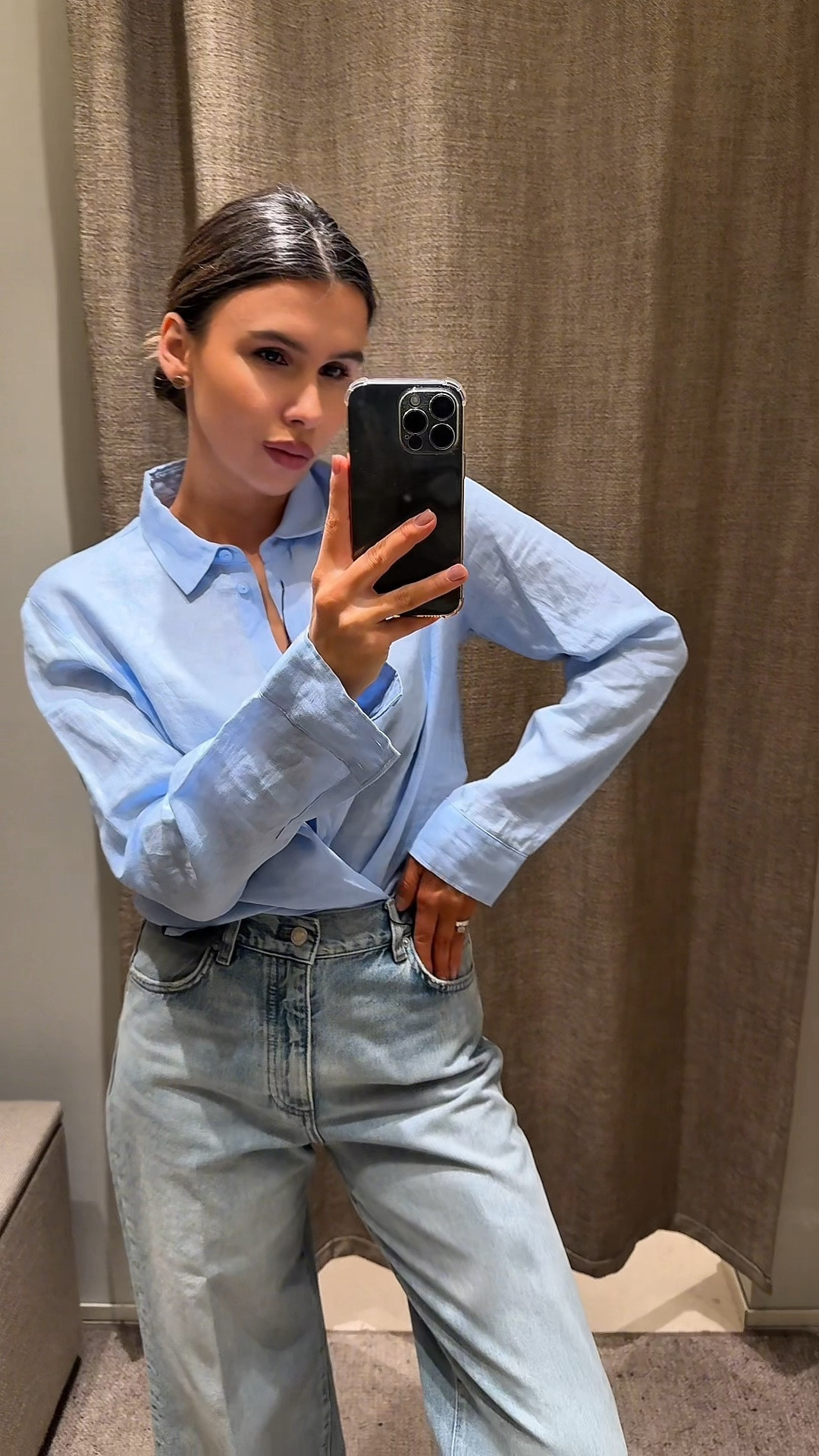 This color makes everything look so expensive…🥰
I’m actually obsessed with this look…💕

I got the shirt one size up (38/M) and the jeans in S (36)✨
The fit is absolutely perfect and the material feels so nice ✨
Links are pinned for all countries 🤍

#LTKspring  #LTKtips  #LTKspringoutfits2026 #LTKdatenightoutfits #LTKshirt #LTKjeans 

#LTKootd