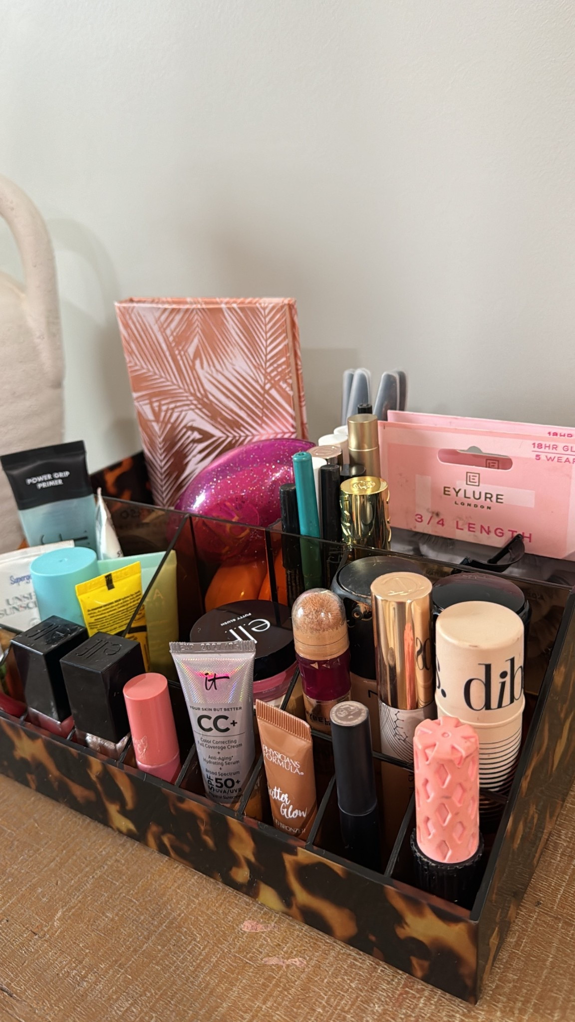 Makeup organizer & makeup routine linked here 

#LTKgrwm #LTKmorningroutine #LTKBeauty